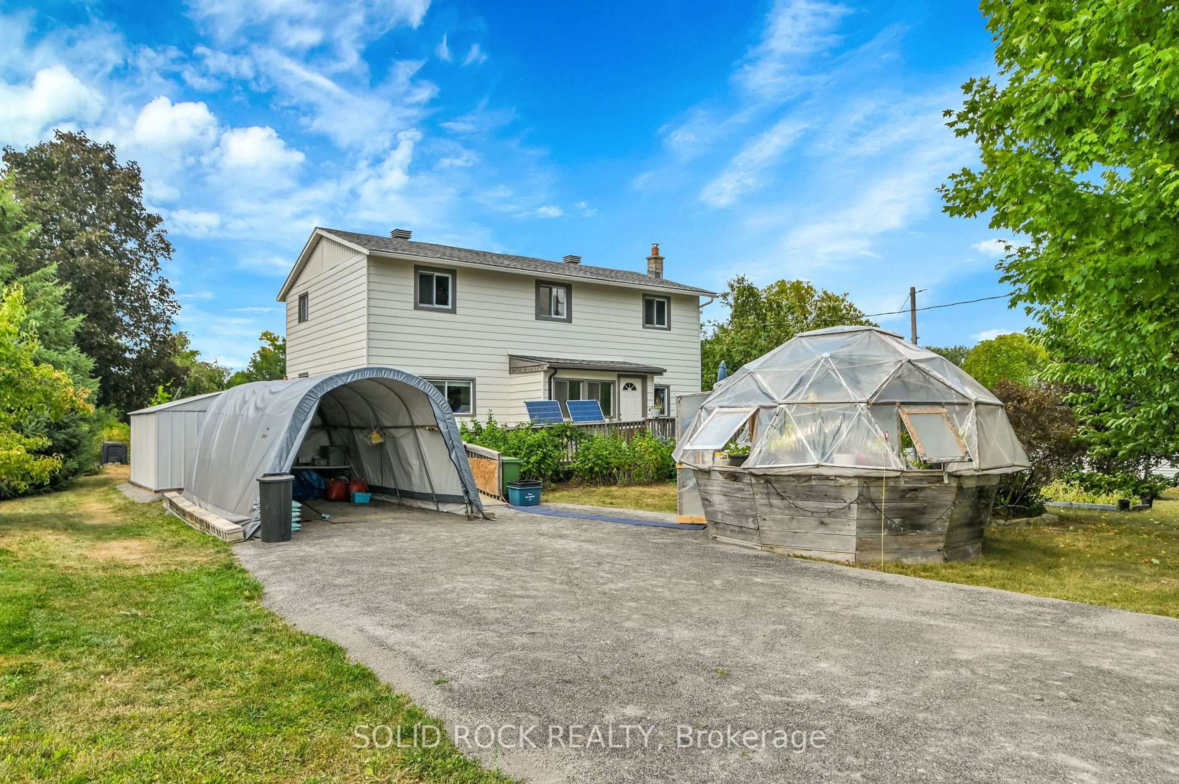 A pic from outside/outdoor area/front of a property/back of a property/a pic from drone, street for 7893 Lawrence St, Vernon Ontario K0A 3J0