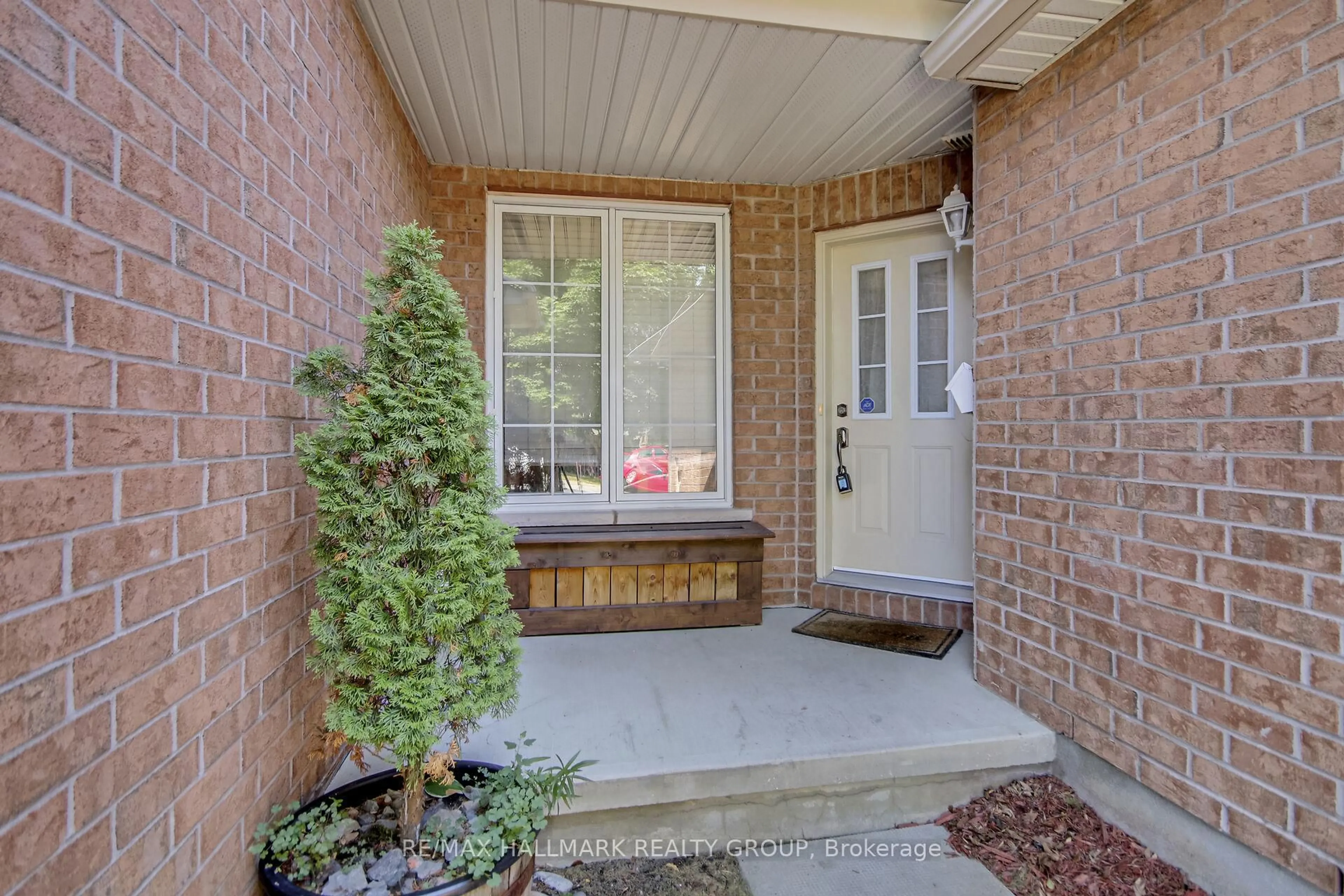 Indoor entryway for 55 Binbury Way, Ottawa Ontario K1T 4C2