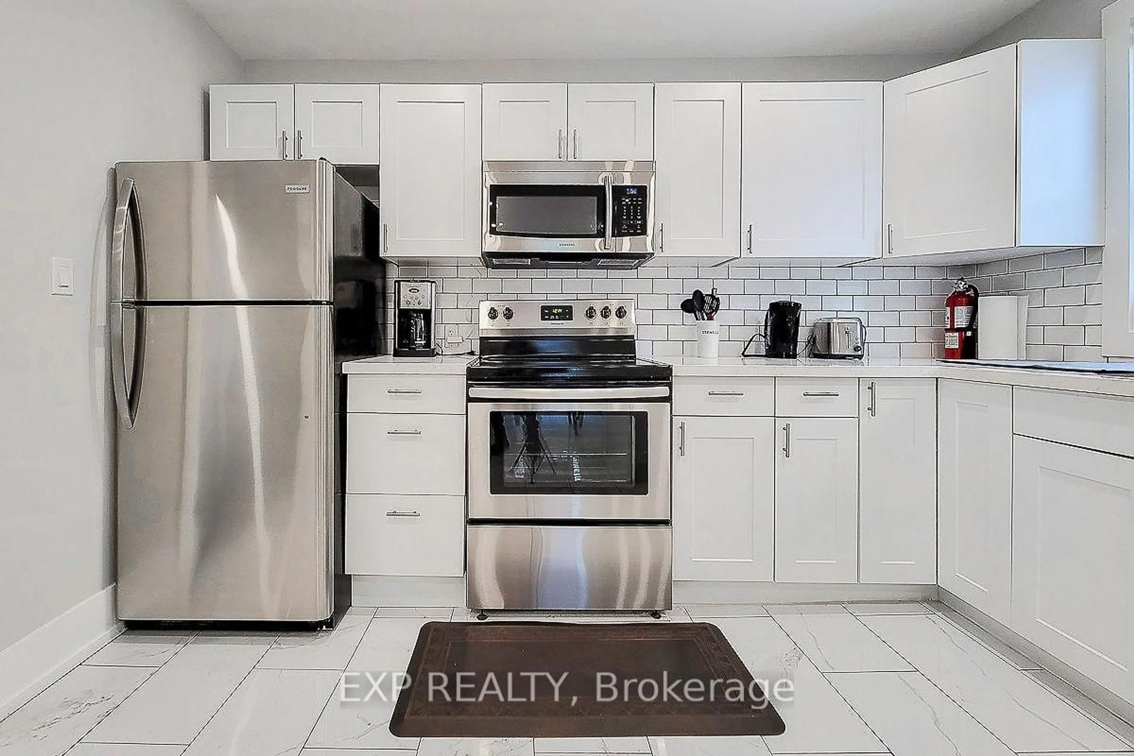 Standard kitchen, ceramic/tile floor for 395 Aberdeen Ave, Hamilton Ontario L8P 2R8