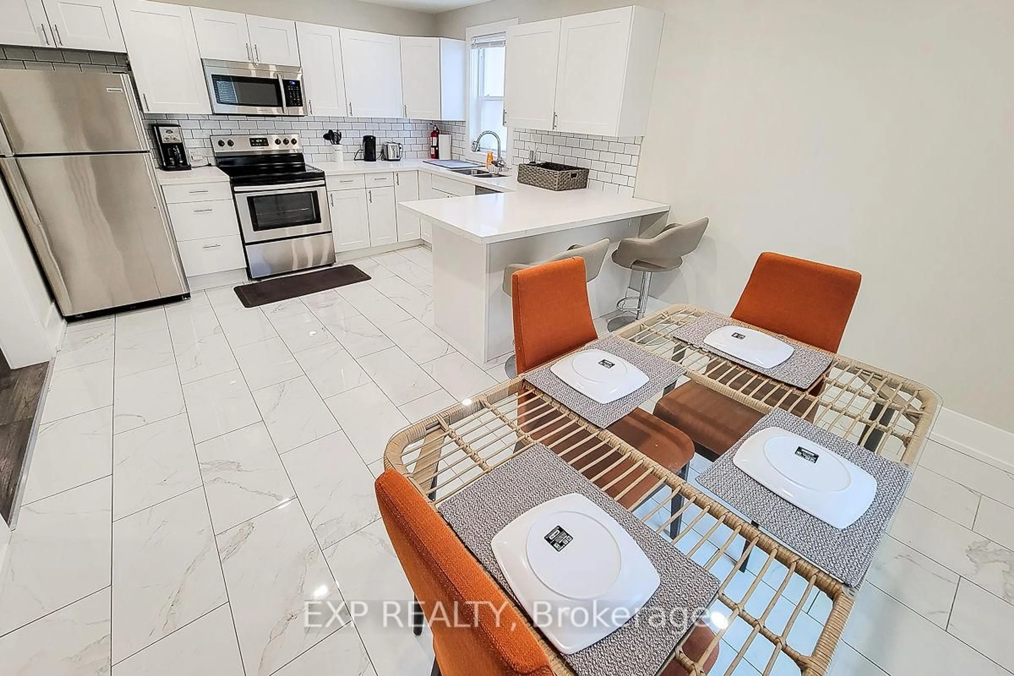 Open concept kitchen, ceramic/tile floor for 395 Aberdeen Ave, Hamilton Ontario L8P 2R8