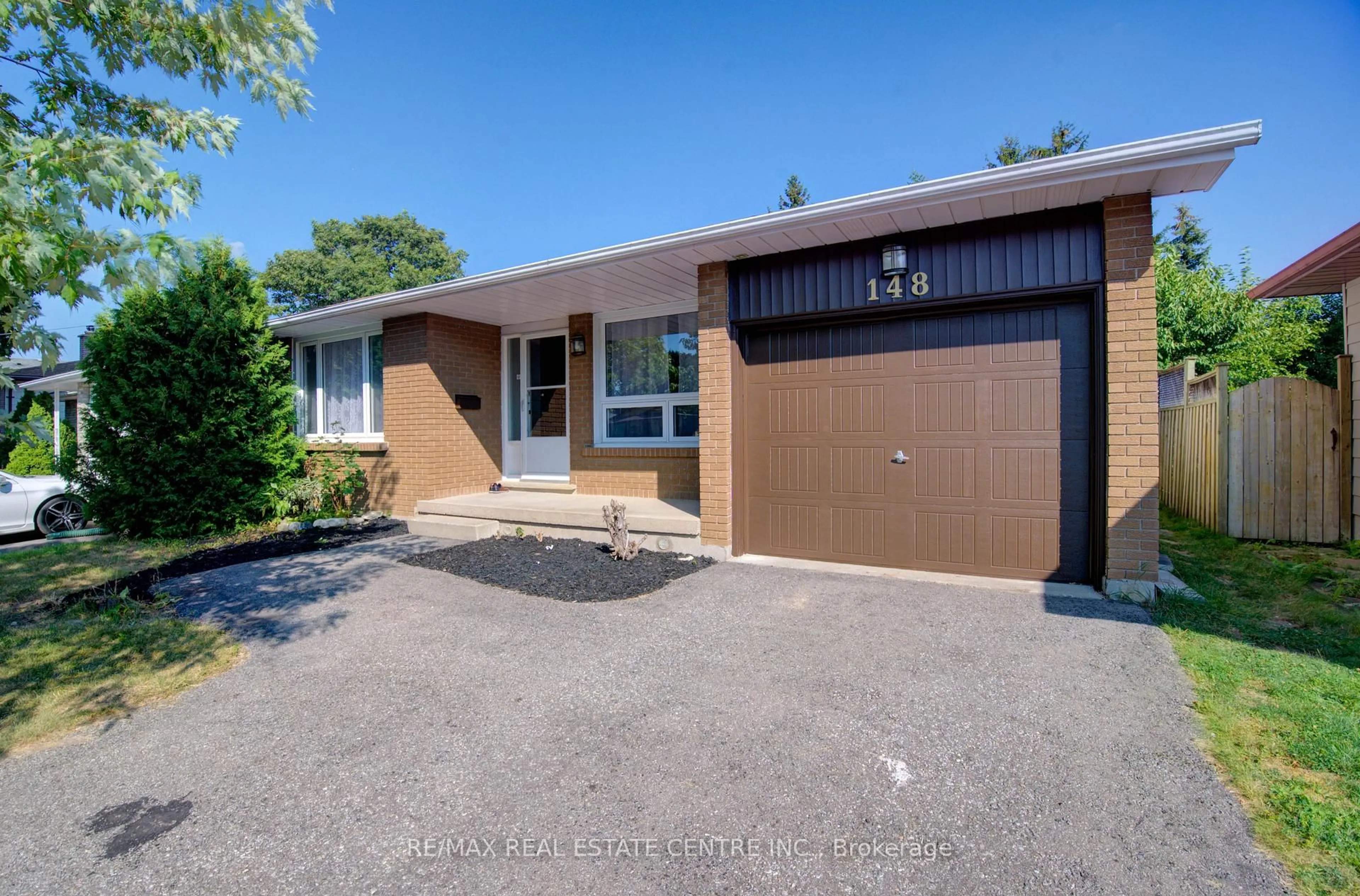 A pic from outside/outdoor area/front of a property/back of a property/a pic from drone, street for 148 Driftwood Dr, Kitchener Ontario N2N 1T1