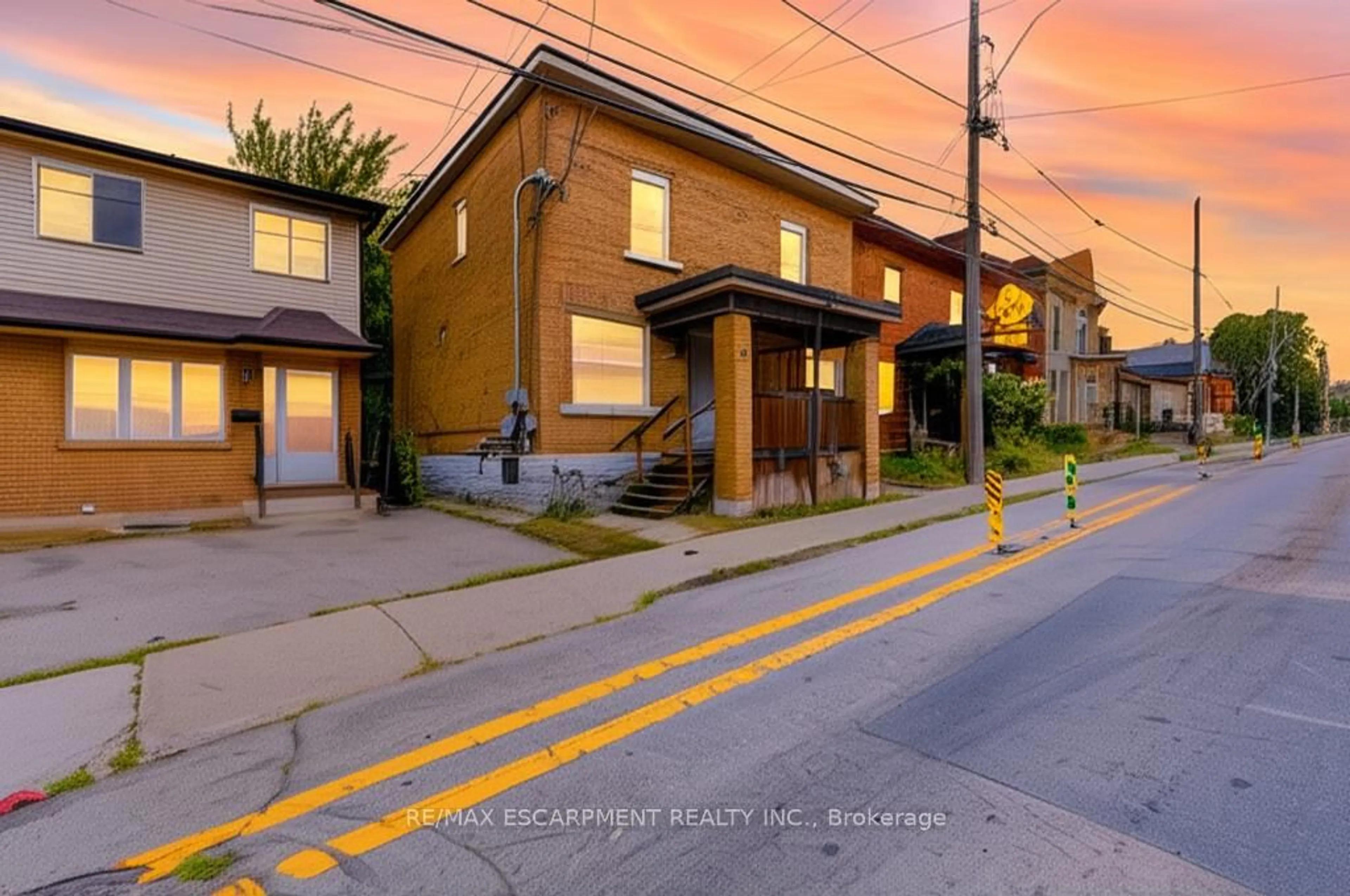 Patio, street for 48 Locke St, Hamilton Ontario L8P 3Z8