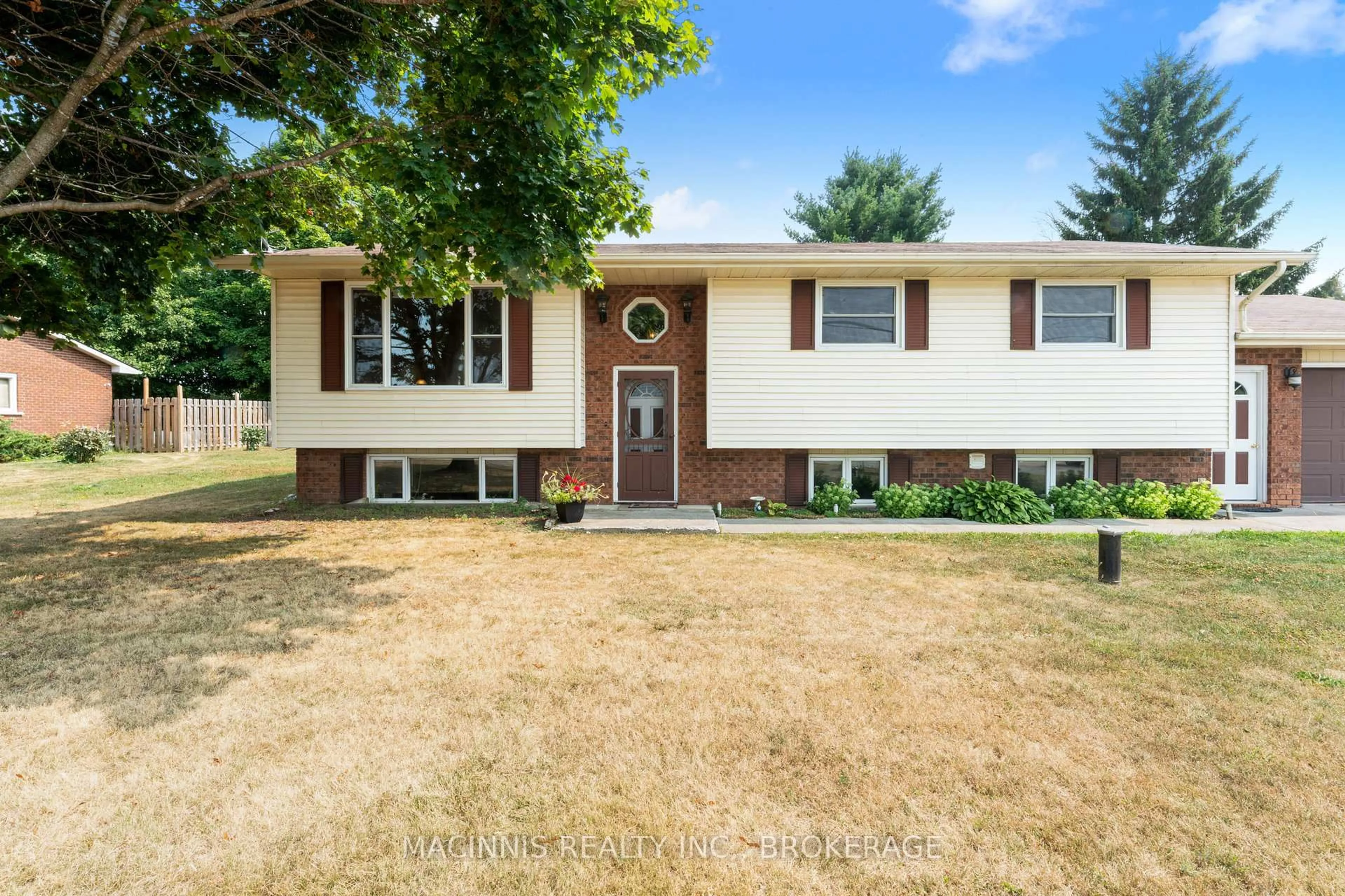 Home with vinyl exterior material, street for 113 Main St, Leeds and the Thousand Islands Ontario K0H 2N0