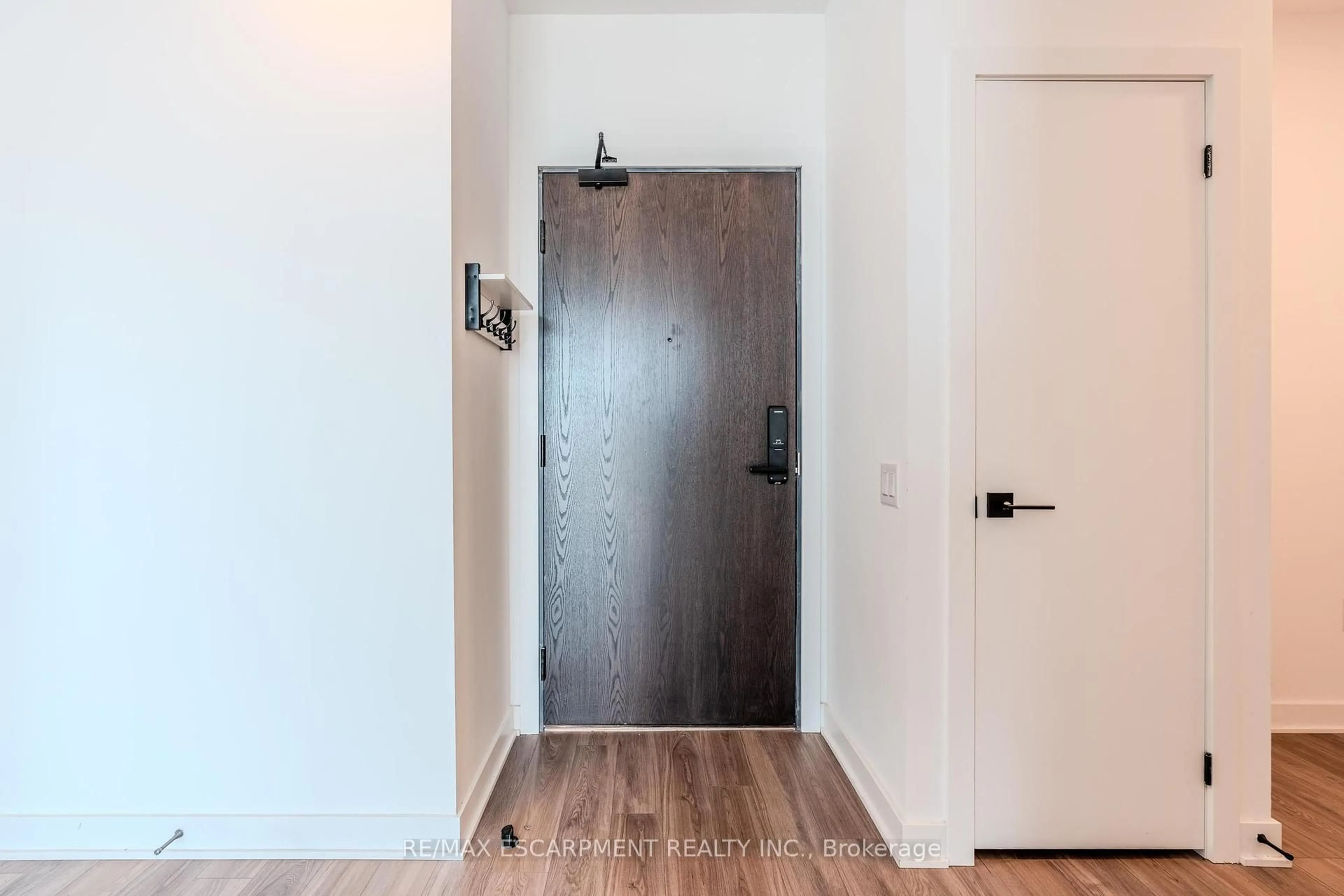 Indoor entryway for 2782 Barton St #814, Hamilton Ontario L8E 2J8