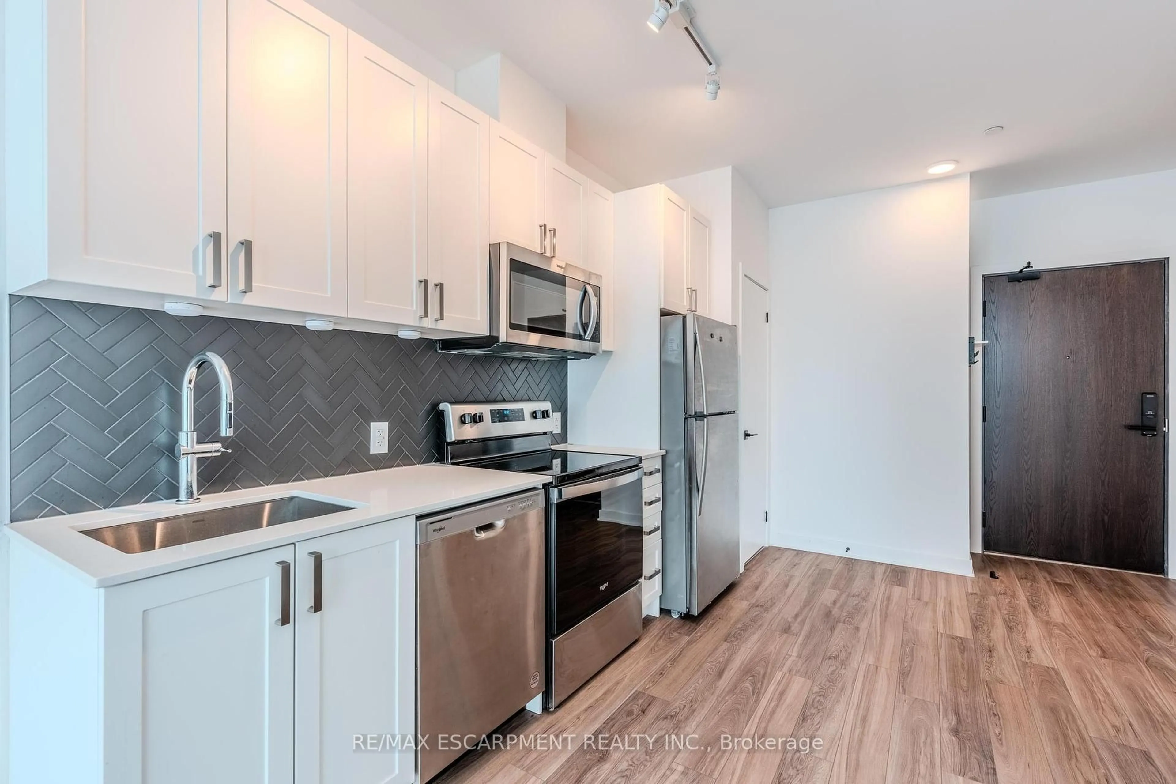 Standard kitchen, unknown for 2782 Barton St #814, Hamilton Ontario L8E 2J8