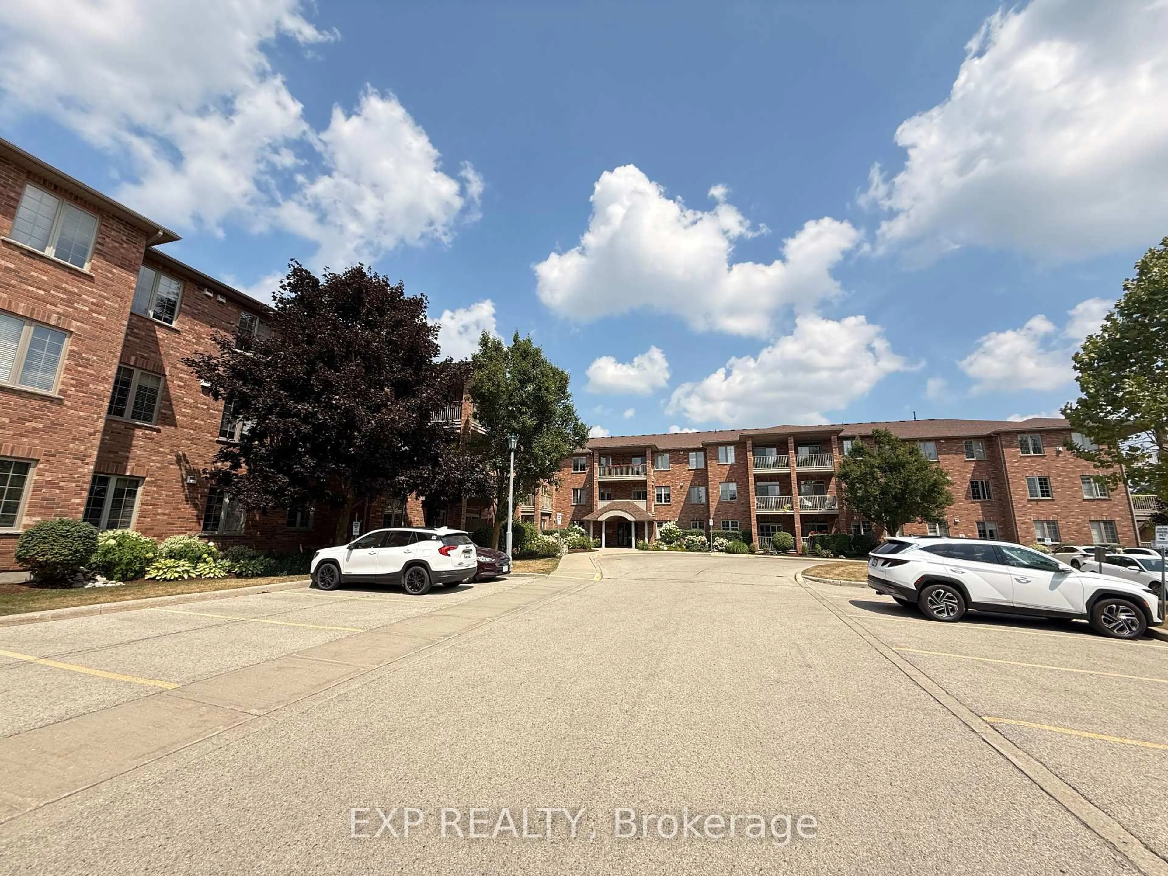 A pic from outside/outdoor area/front of a property/back of a property/a pic from drone, building for 20 Station Sq #103, Centre Wellington Ontario N0B 1S0