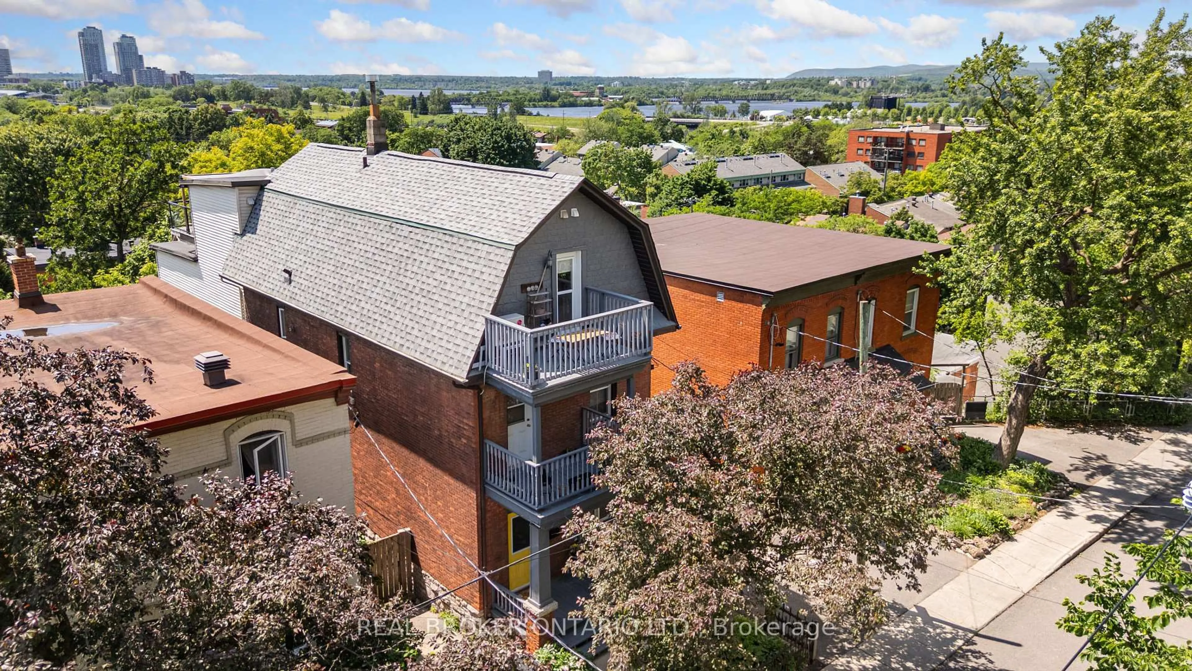 A pic from outside/outdoor area/front of a property/back of a property/a pic from drone, city buildings view from balcony for 72 Upper Lorne Pl, Ottawa Ontario K1R 7G9