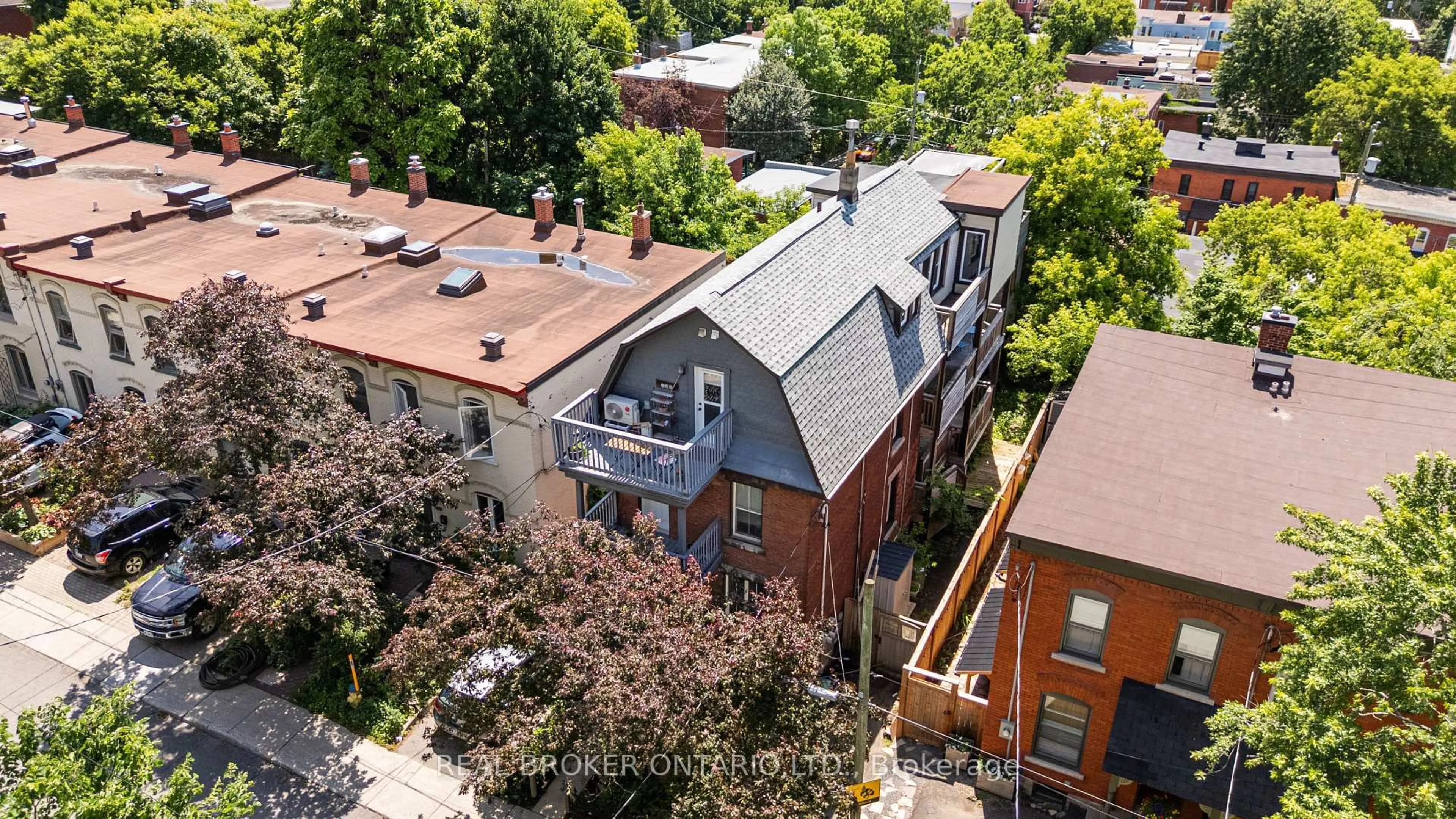 A pic from outside/outdoor area/front of a property/back of a property/a pic from drone, city buildings view from balcony for 72 Upper Lorne Pl, Ottawa Ontario K1R 7G9