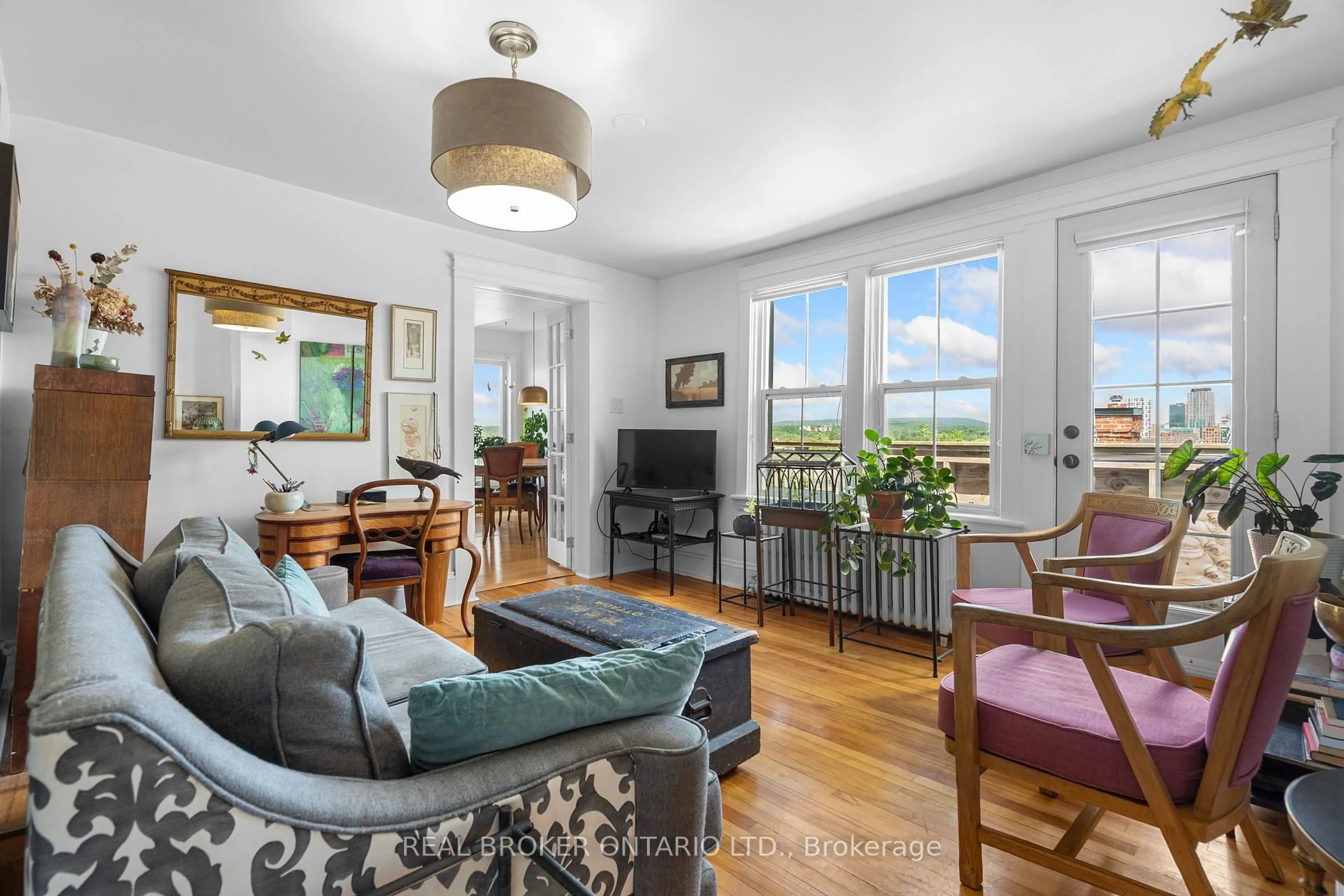 Living room with furniture, unknown for 72 Upper Lorne Pl, Ottawa Ontario K1R 7G9