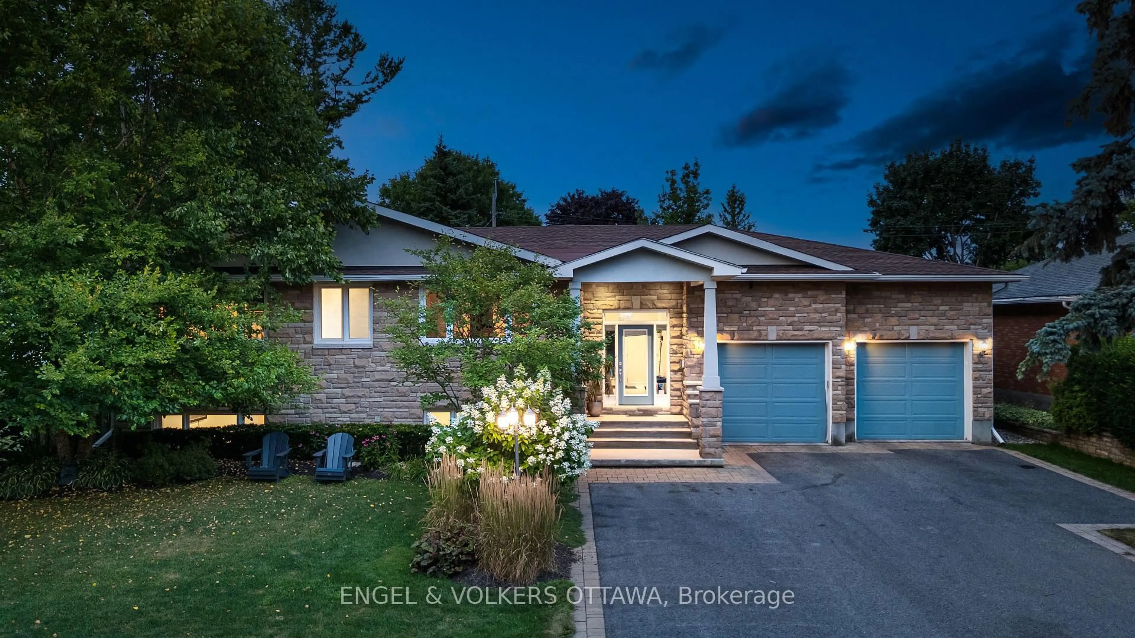 Home with brick exterior material, street for 951 Hare Ave, Ottawa Ontario K2A 3J6