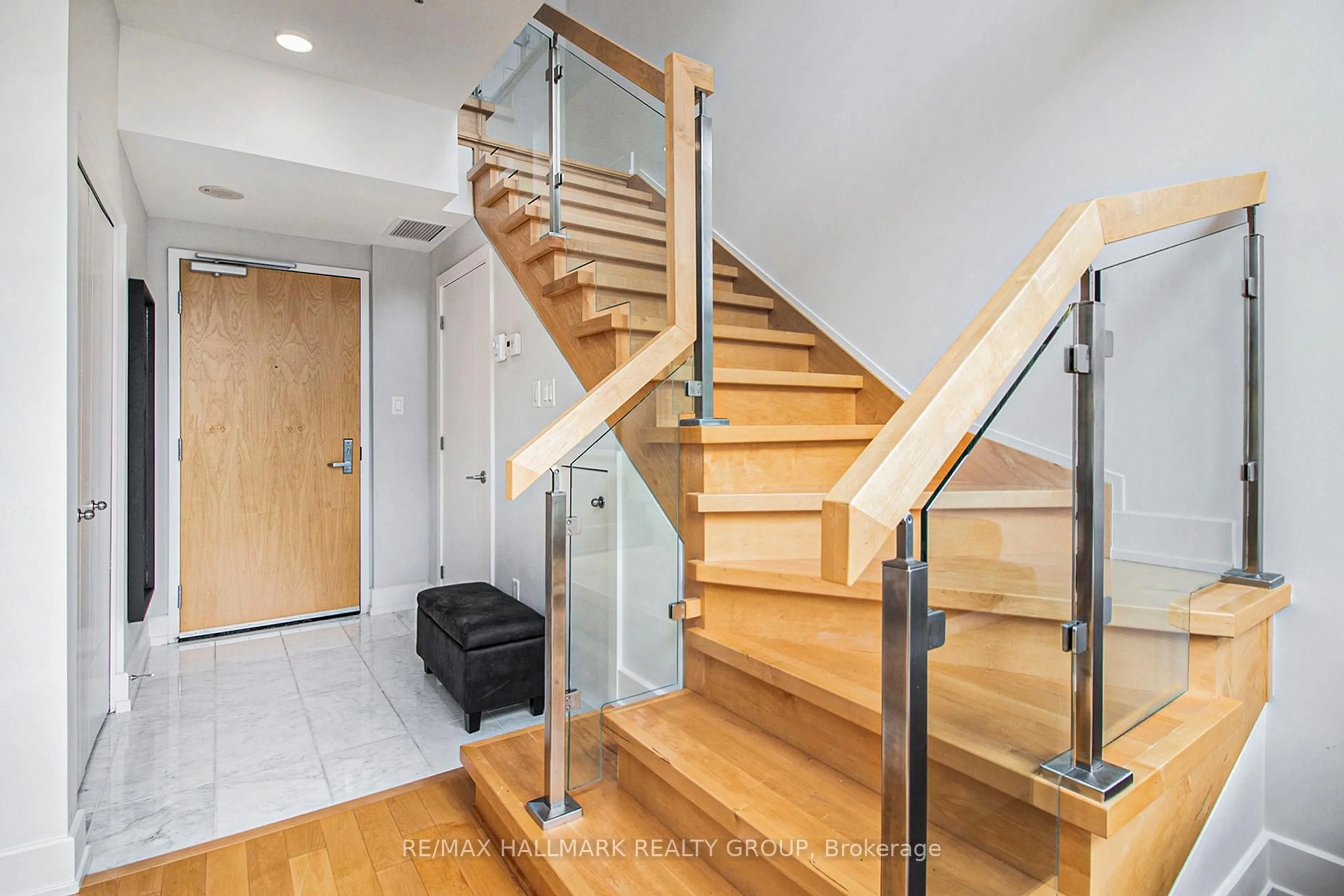 Unknown for 197 Lisgar St #213, Ottawa Ontario K2P 0C3