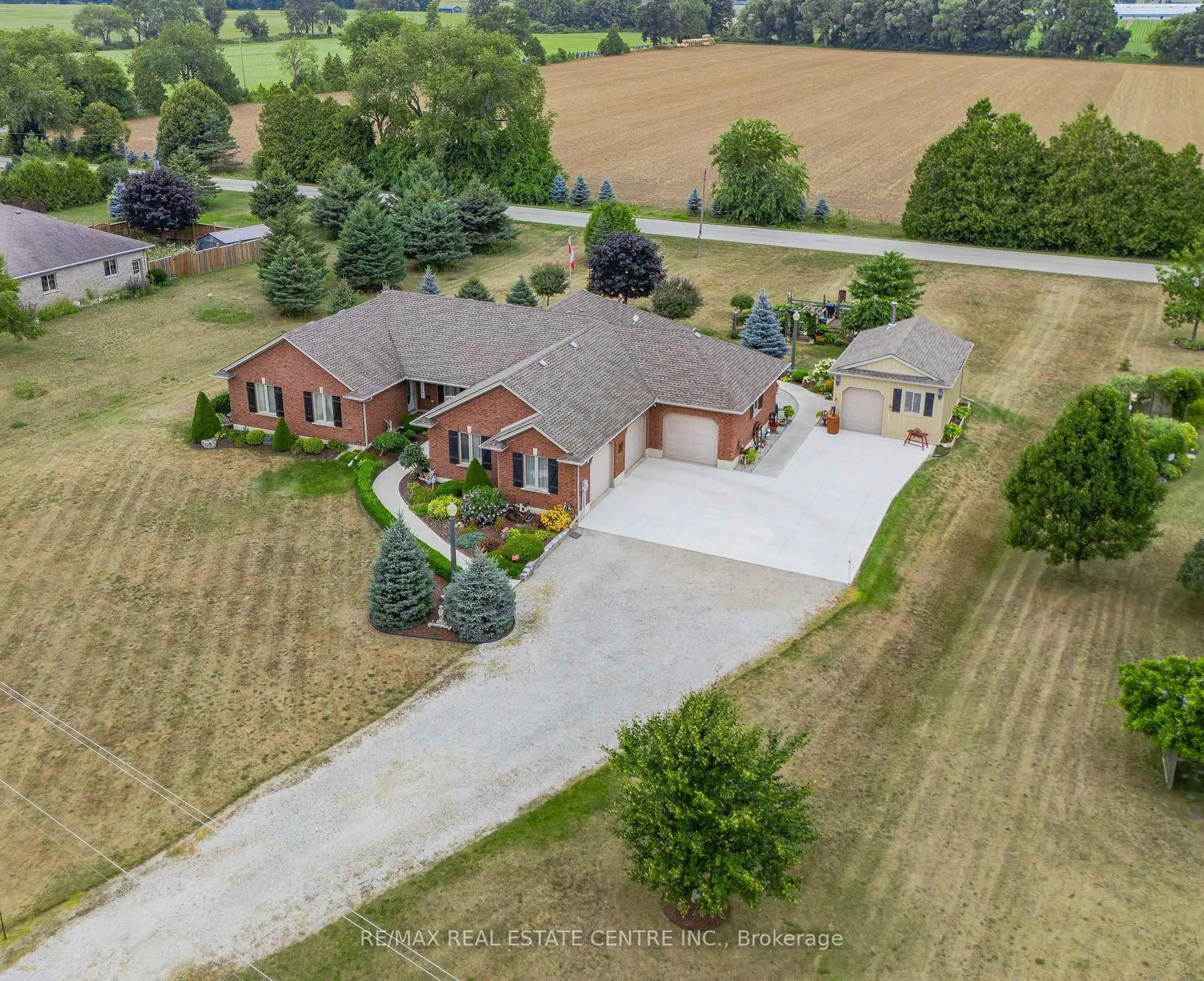 A pic from outside/outdoor area/front of a property/back of a property/a pic from drone, street for 172 highway 53, Brant Ontario N0B 1B0
