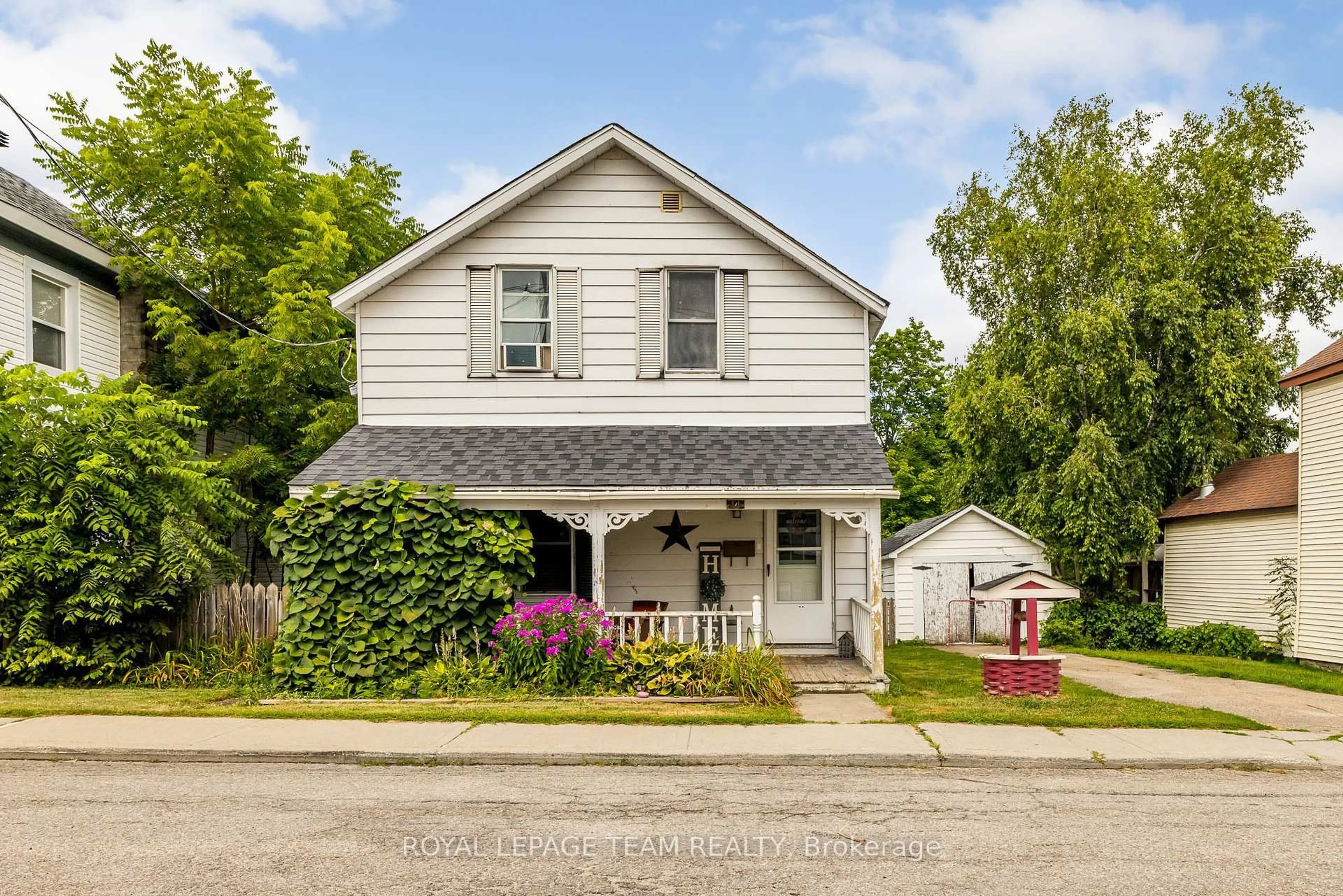 Home with vinyl exterior material, street for 14 River St, Smiths Falls Ontario K7A 3S2