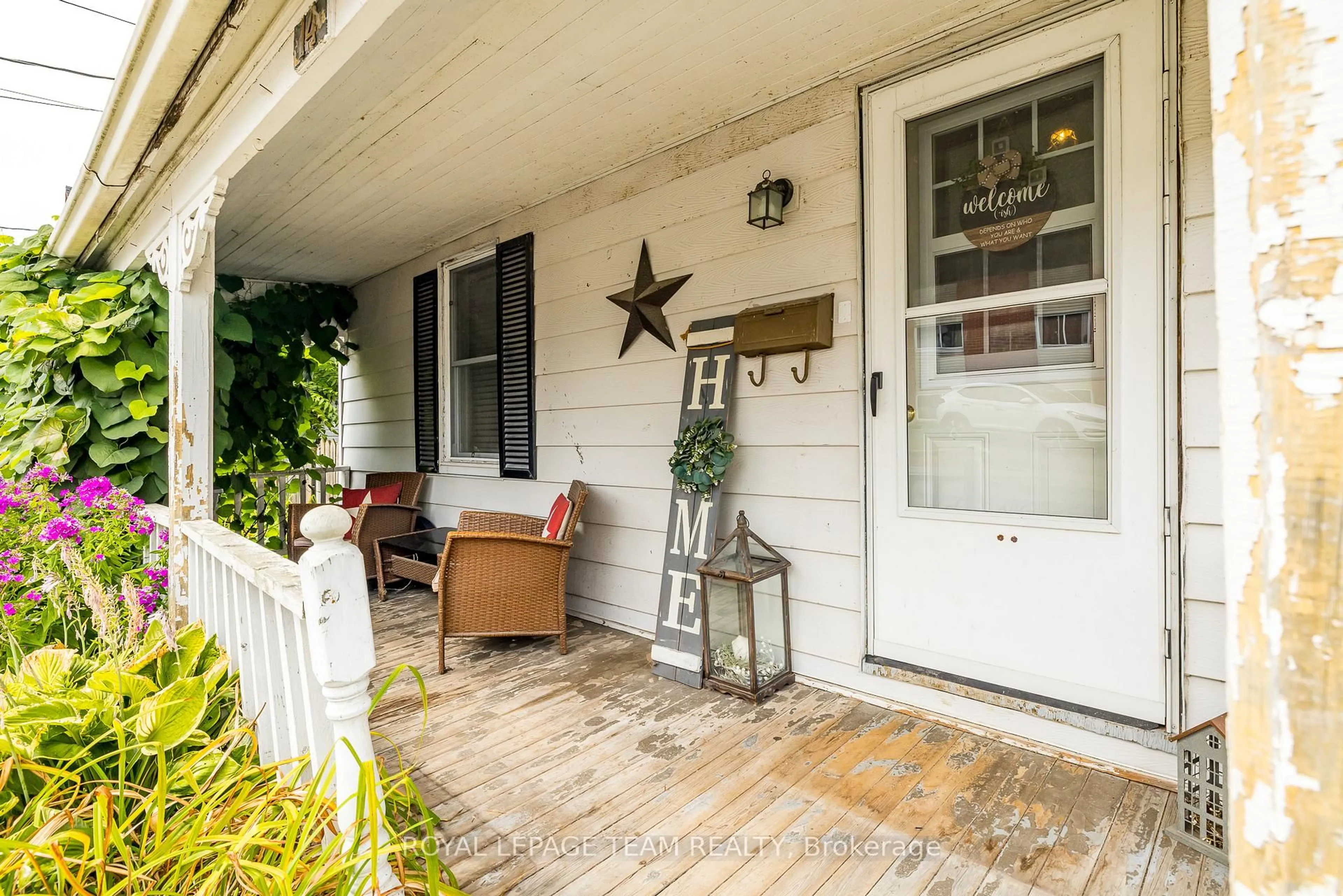 Patio, street for 14 River St, Smiths Falls Ontario K7A 3S2