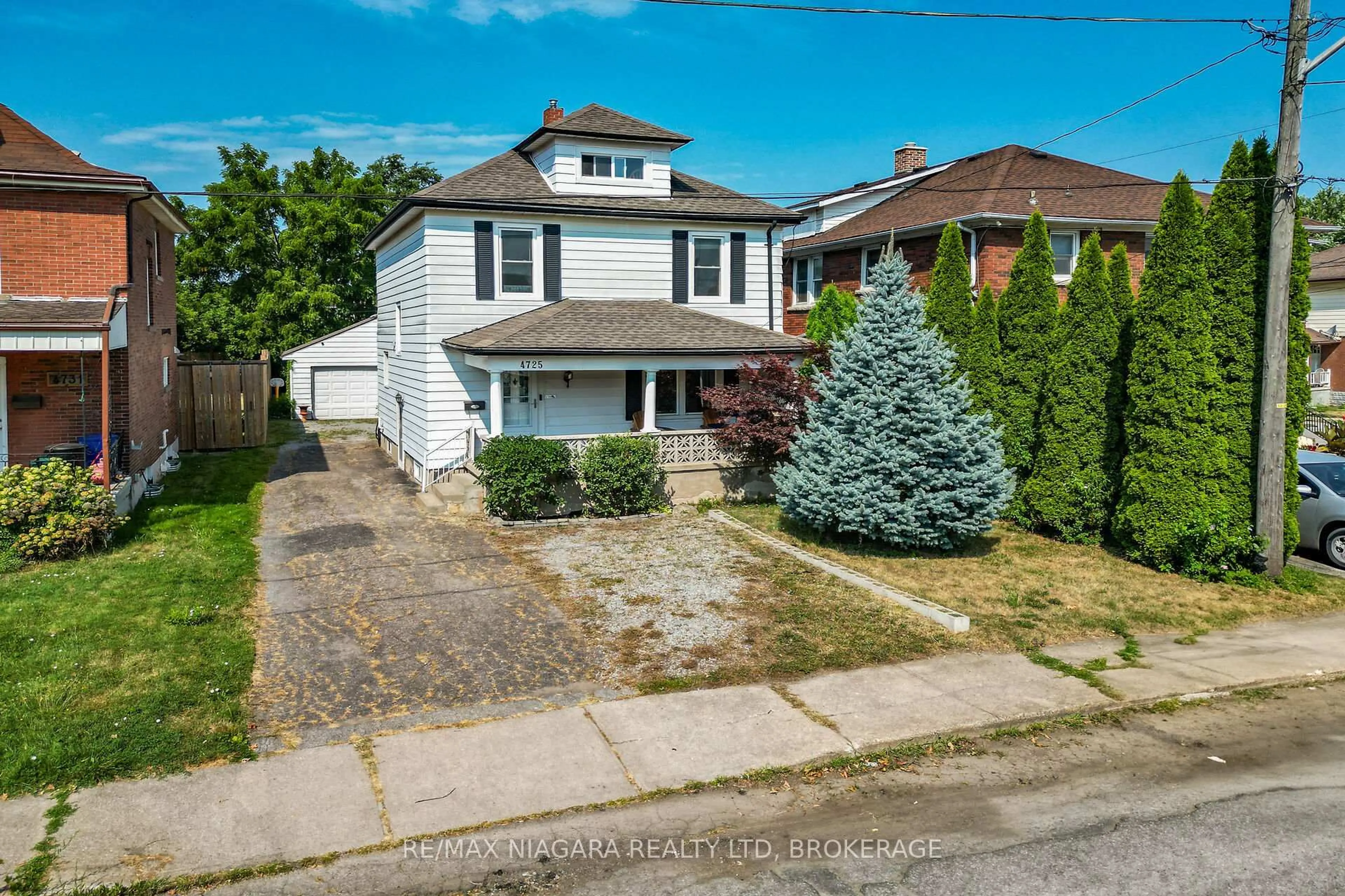 A pic from outside/outdoor area/front of a property/back of a property/a pic from drone, street for 4725 Third Ave, Niagara Falls Ontario L2E 4L7