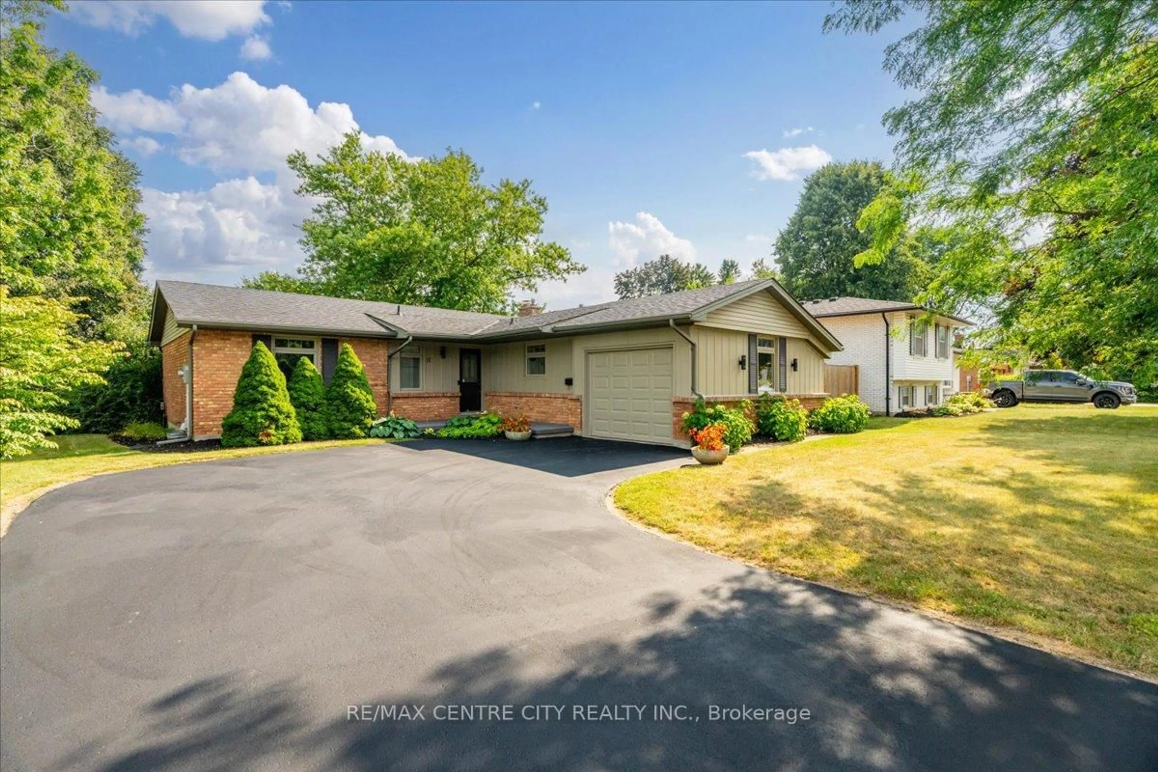A pic from outside/outdoor area/front of a property/back of a property/a pic from drone, street for 11 Southland Dr, London South Ontario N6P 1C2