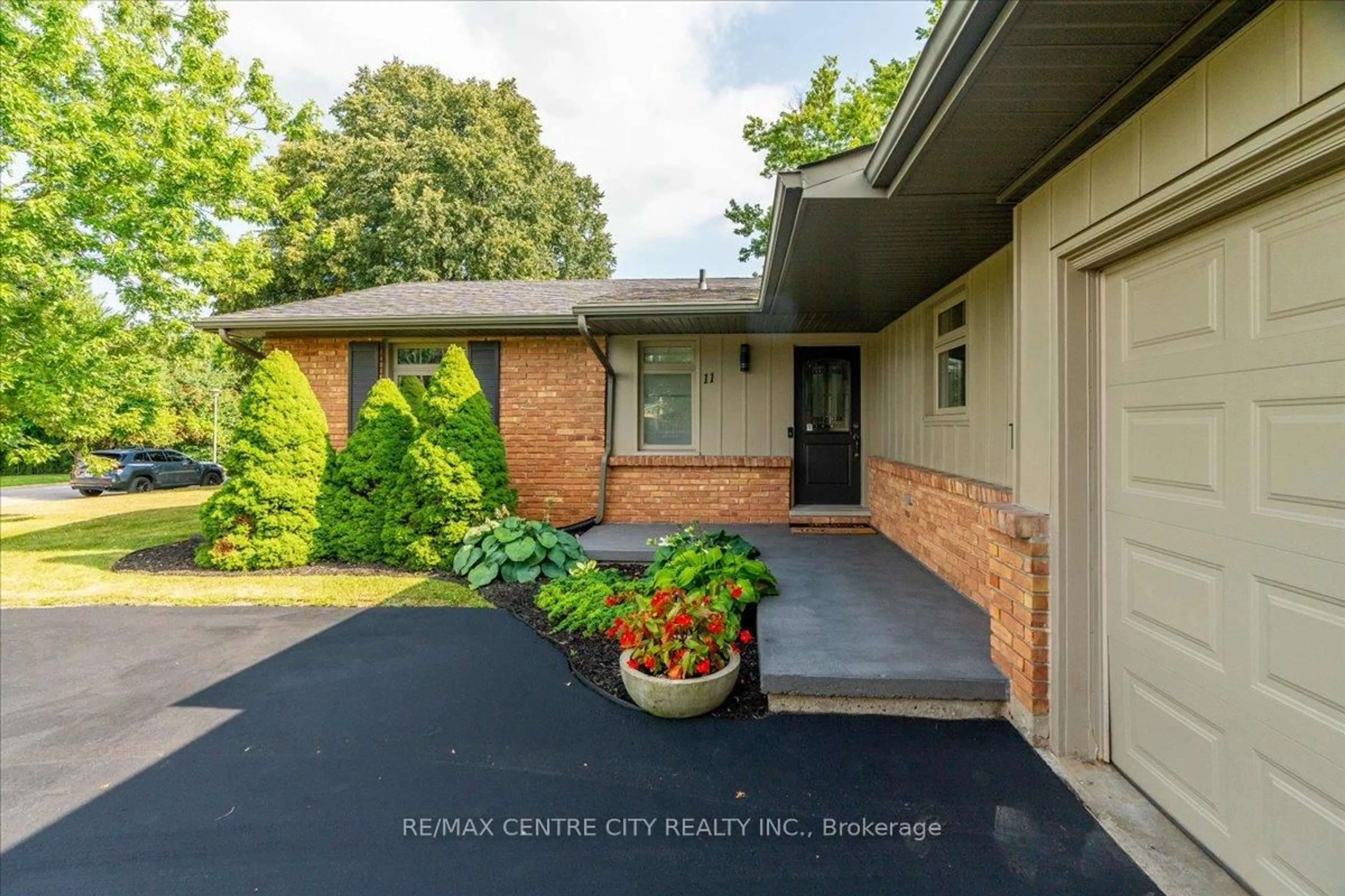 Unknown for 11 Southland Dr, London South Ontario N6P 1C2