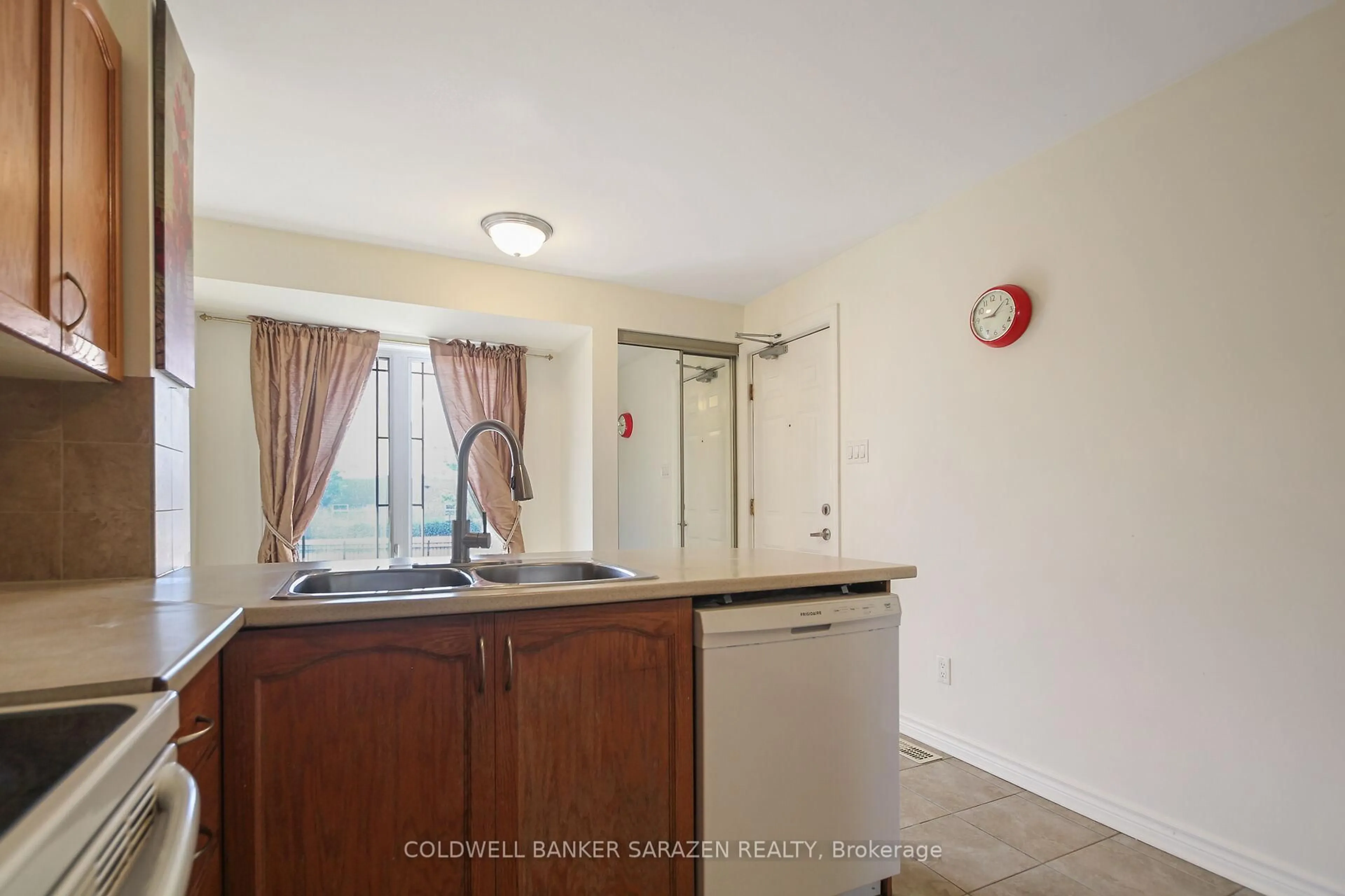 Standard kitchen, unknown for 507A chapman mills Dr, Ottawa Ontario K2J 0M8