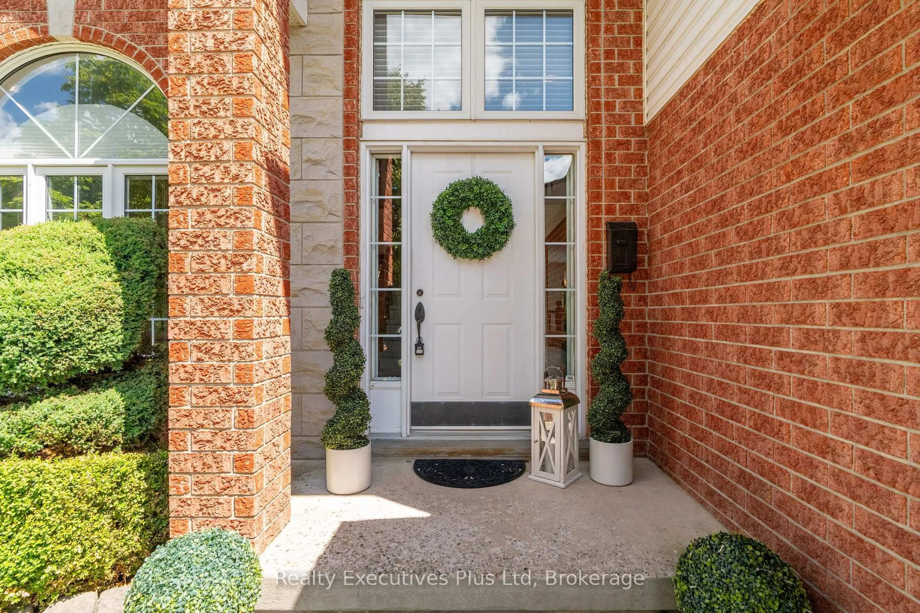 Home with brick exterior material, street for 45 Fieldstone Rd, Guelph Ontario N1L 1B4