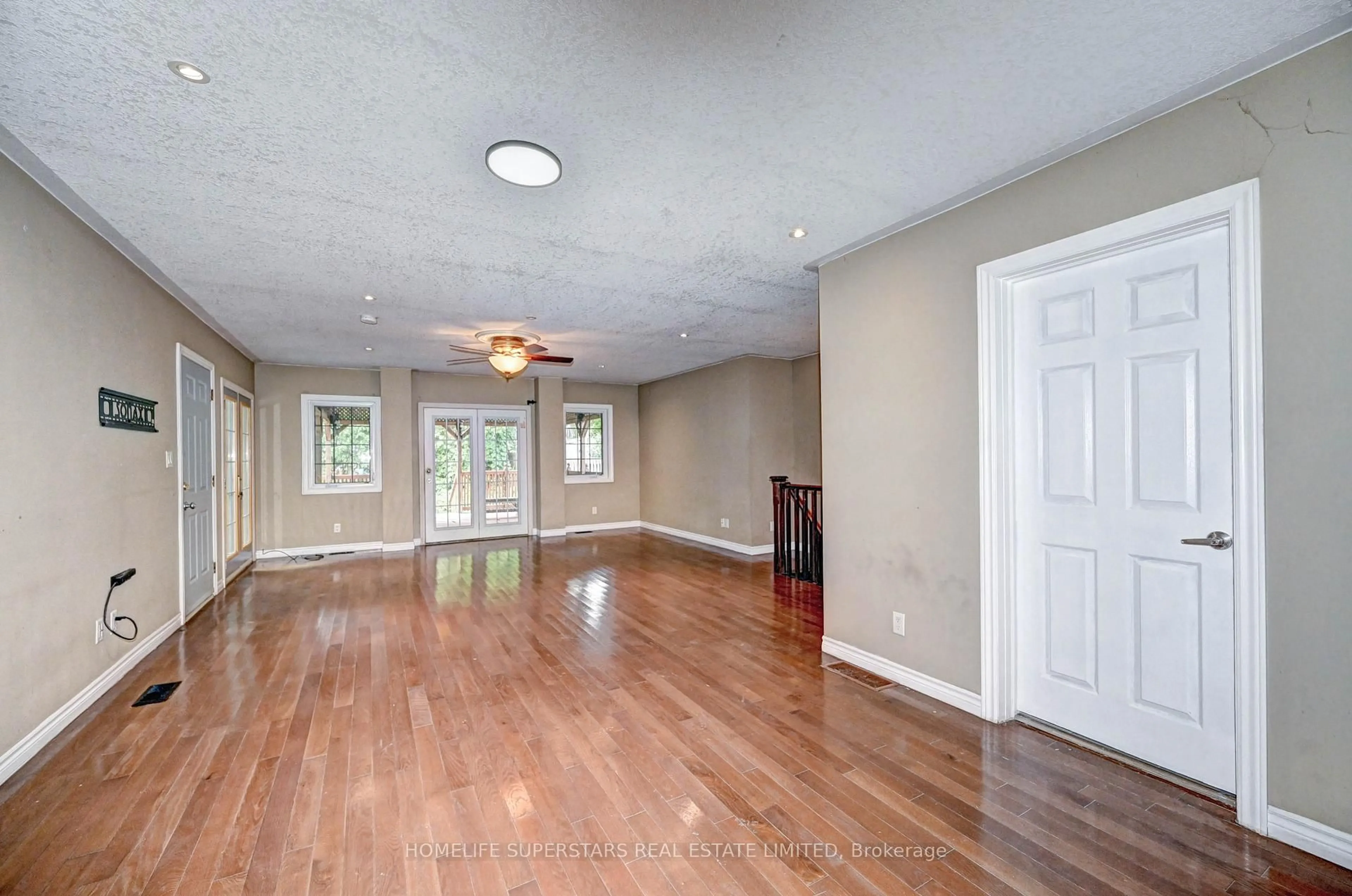 Unknown for 31 Troy St, Kitchener Ontario N2H 1L7