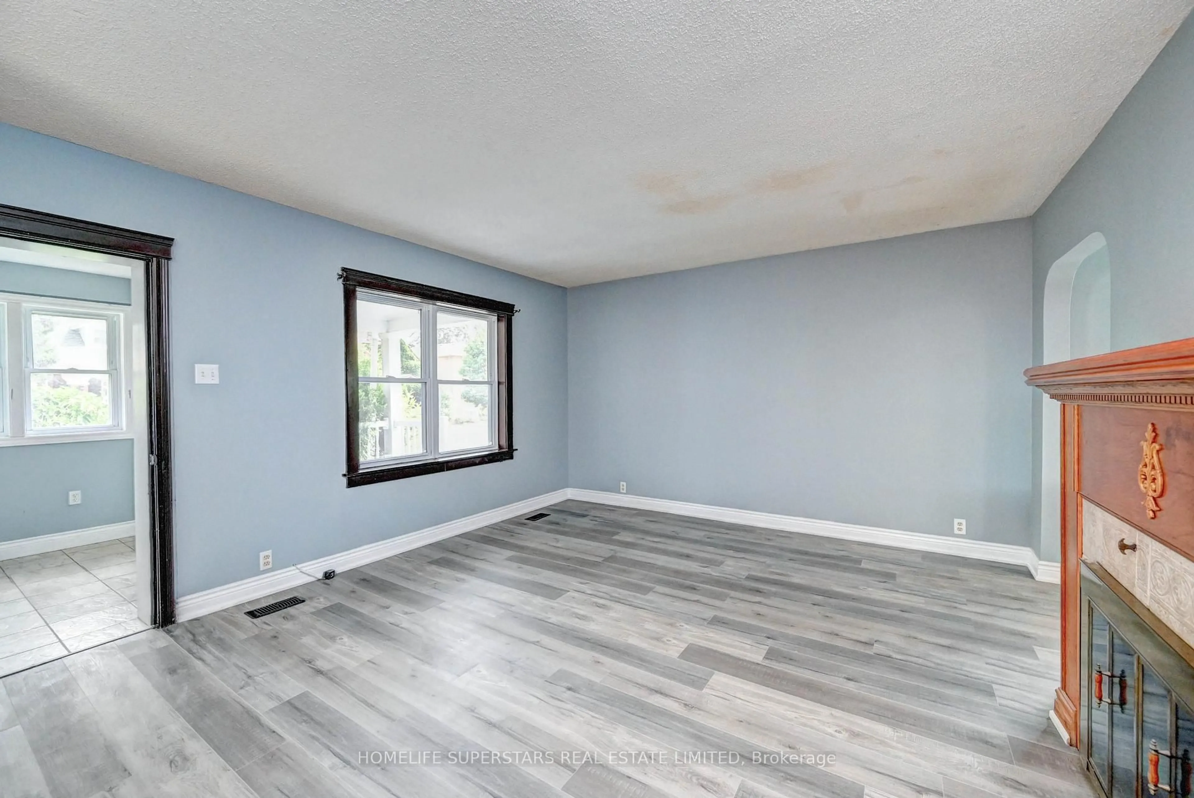 A pic of a room for 31 Troy St, Kitchener Ontario N2H 1L7