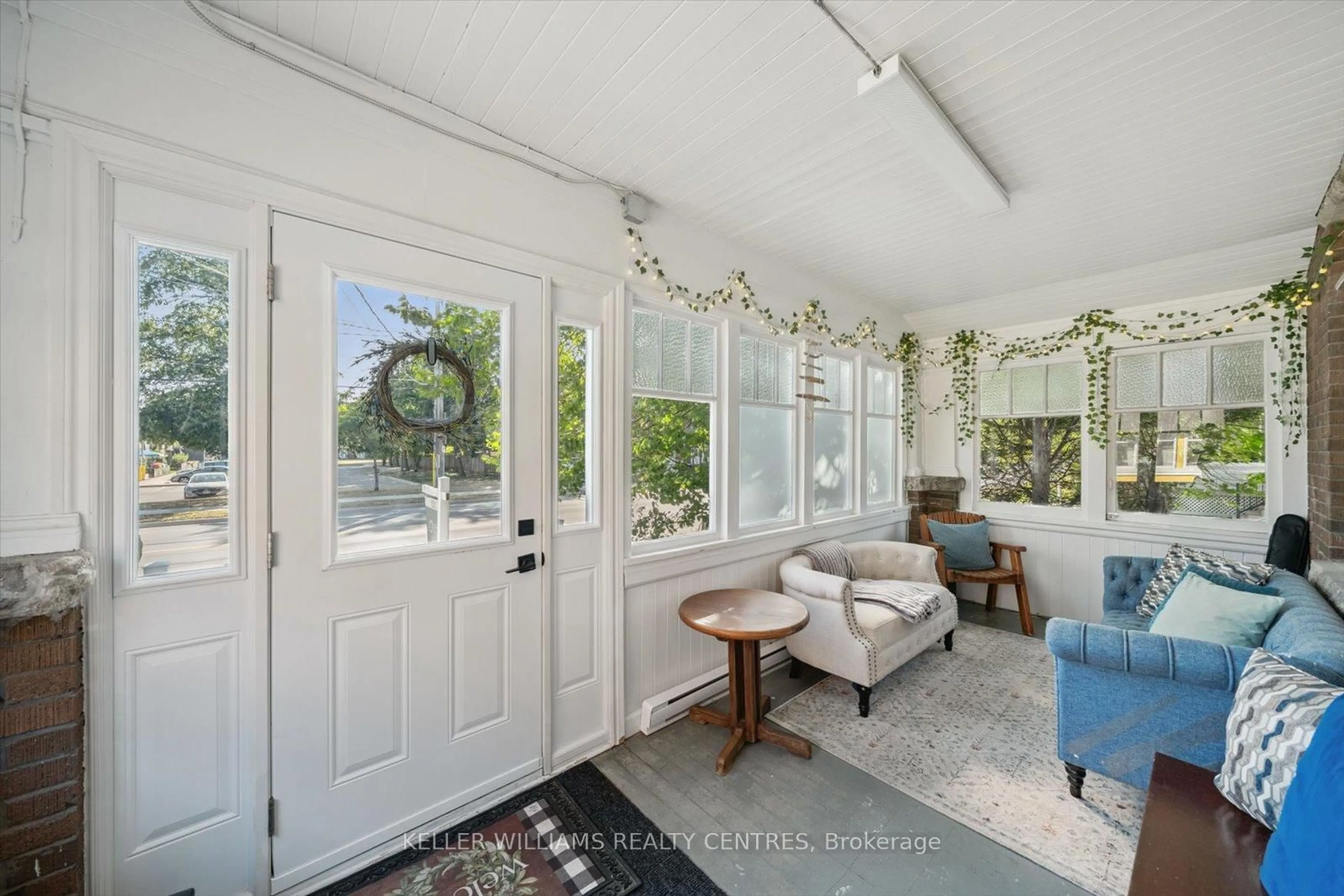 Indoor entryway for 591 Woolwich St, Guelph Ontario N1H 3Y5