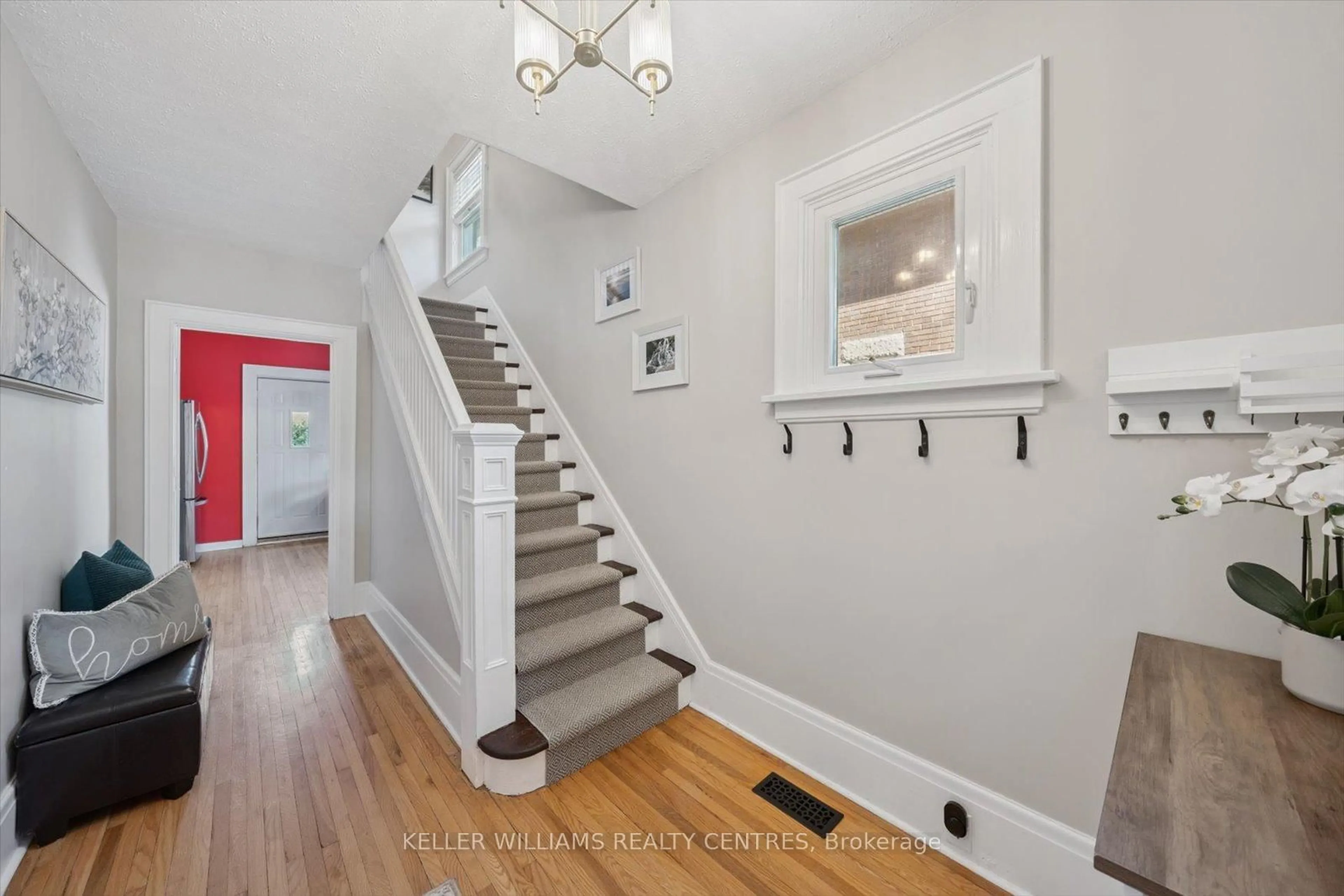 Indoor entryway for 591 Woolwich St, Guelph Ontario N1H 3Y5