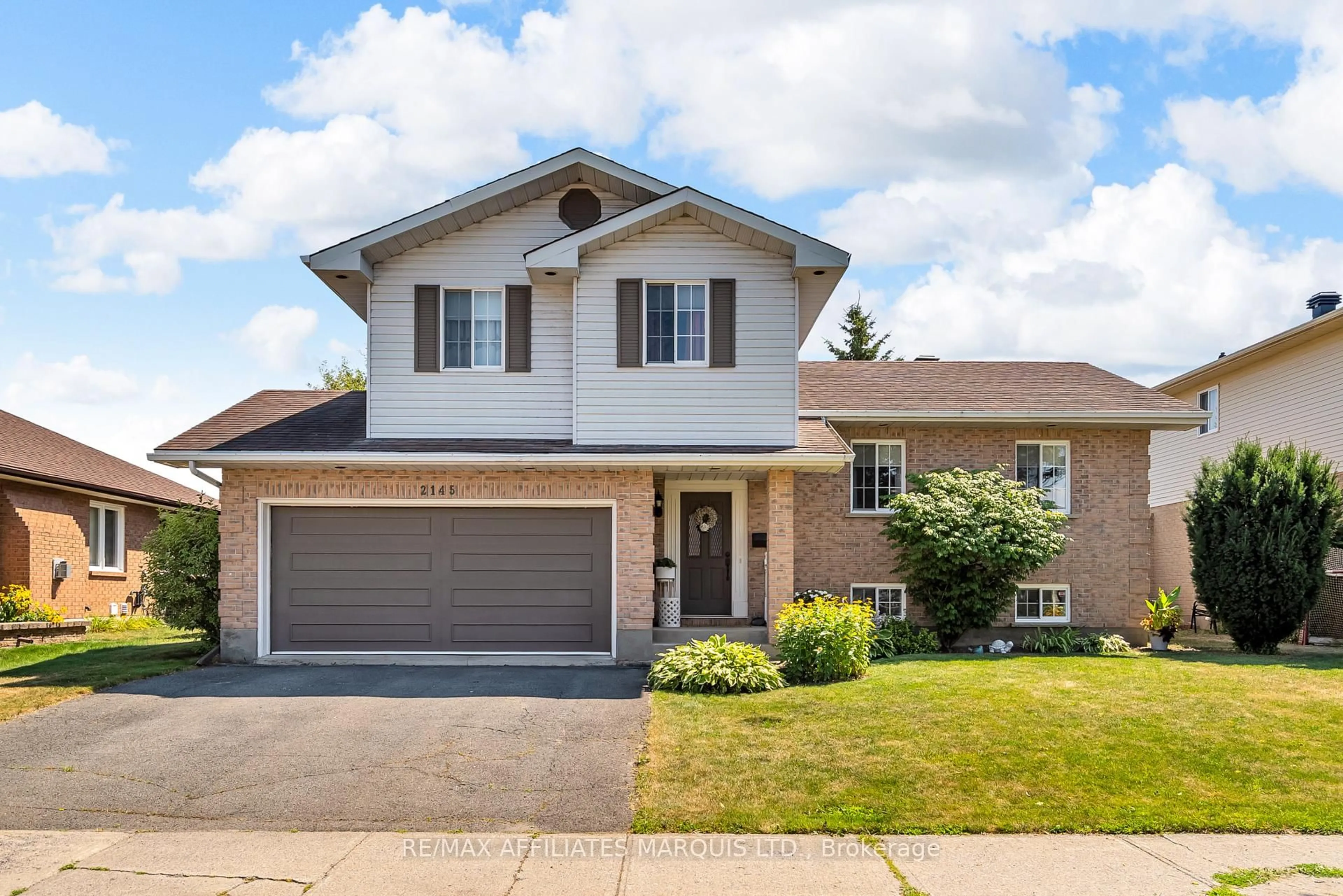 Home with vinyl exterior material, street for 2145 Concorde Ave, Cornwall Ontario K6H 7E2