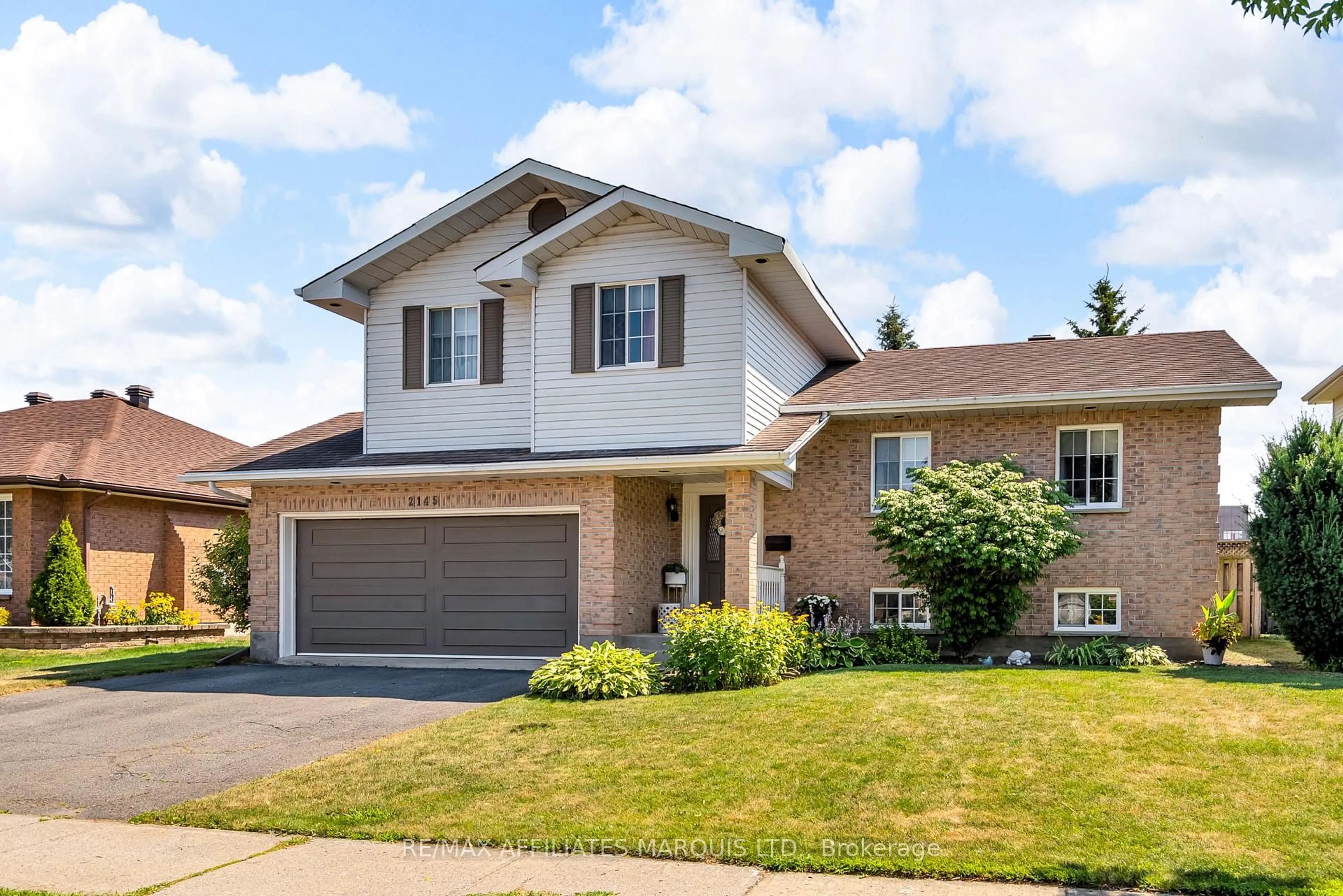Home with vinyl exterior material, street for 2145 Concorde Ave, Cornwall Ontario K6H 7E2