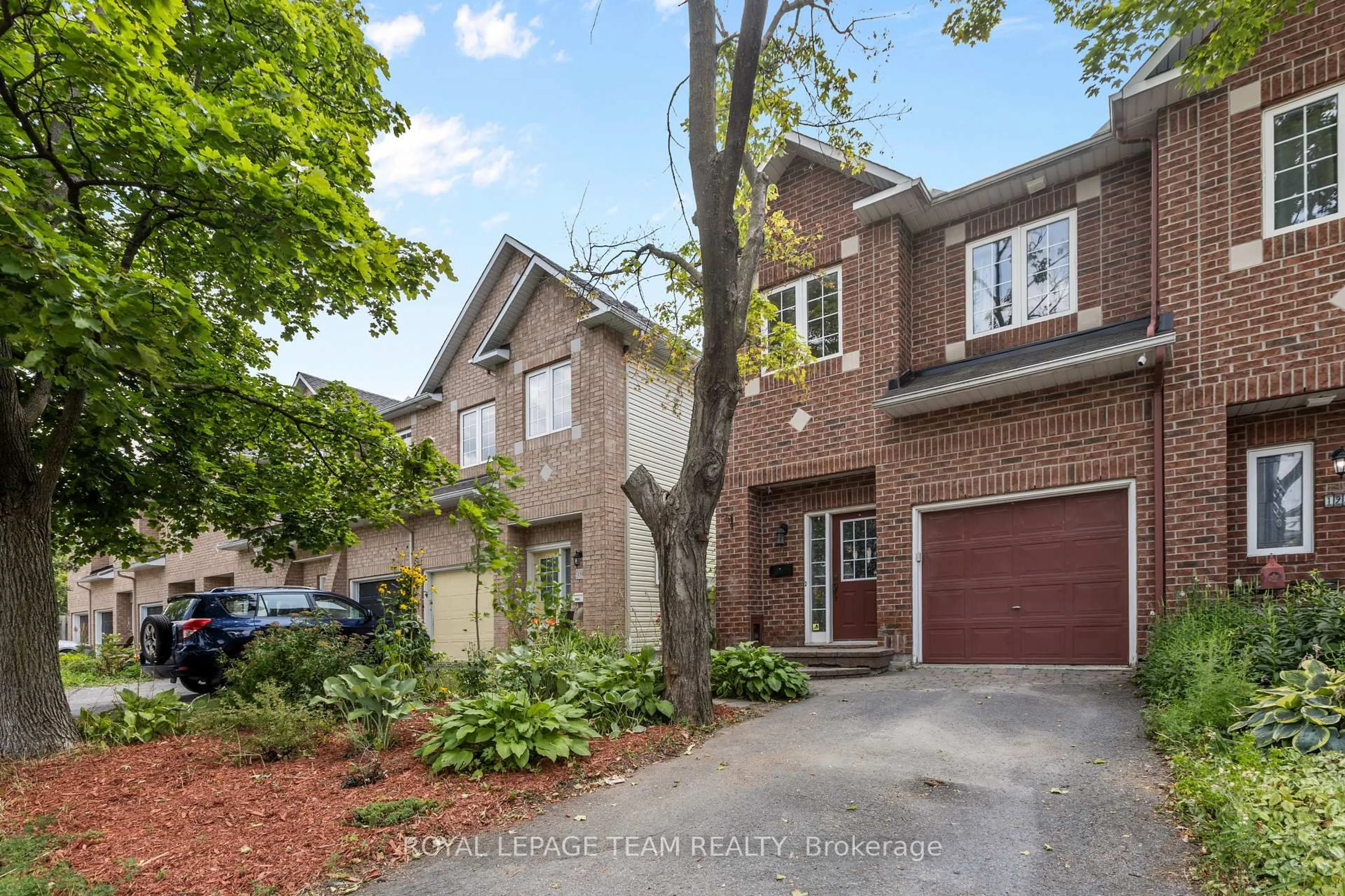 Home with brick exterior material, street for 194 Glynn Ave, Ottawa Ontario K1K 4Y3