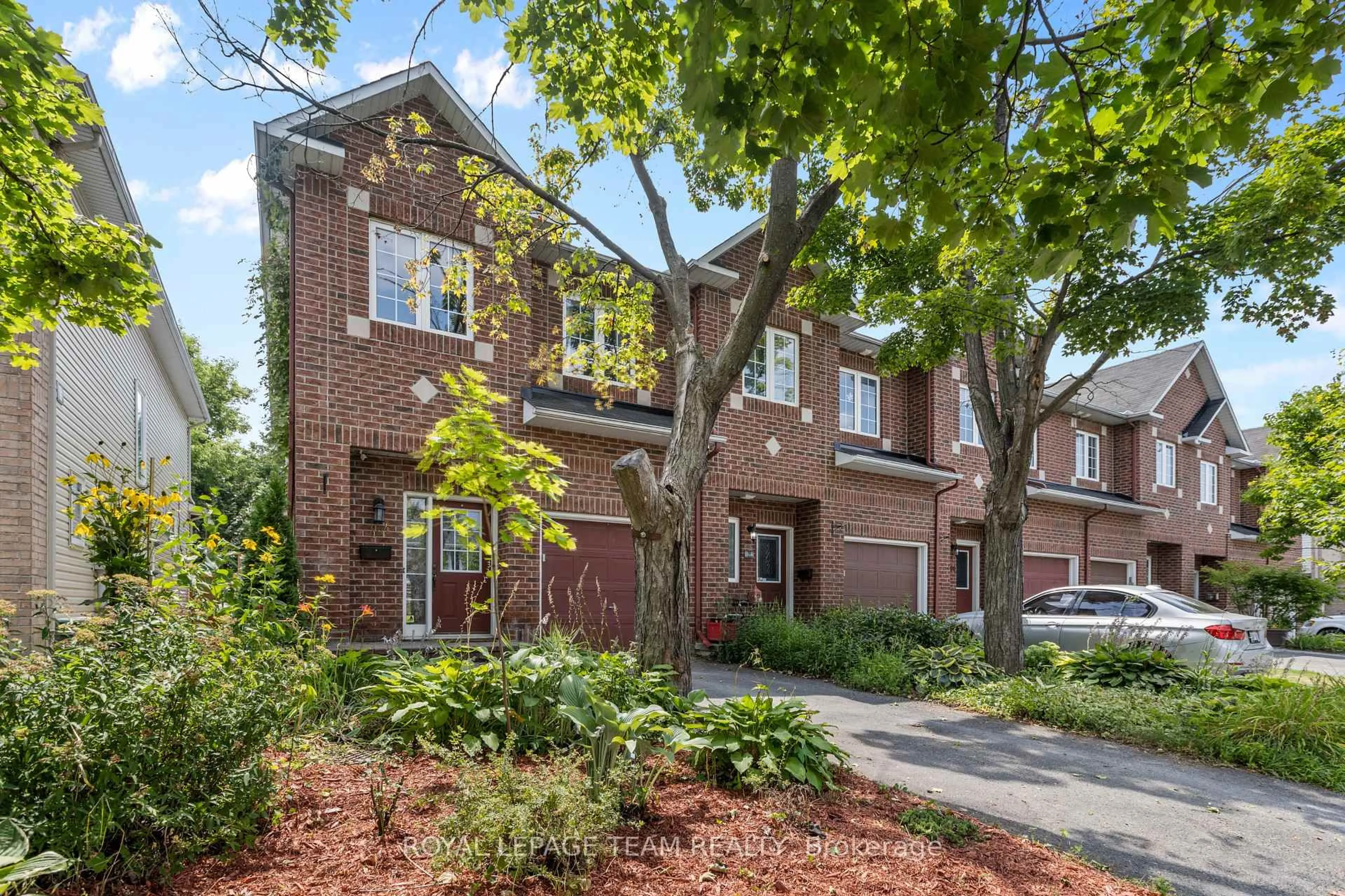 Home with brick exterior material, street for 194 Glynn Ave, Ottawa Ontario K1K 4Y3