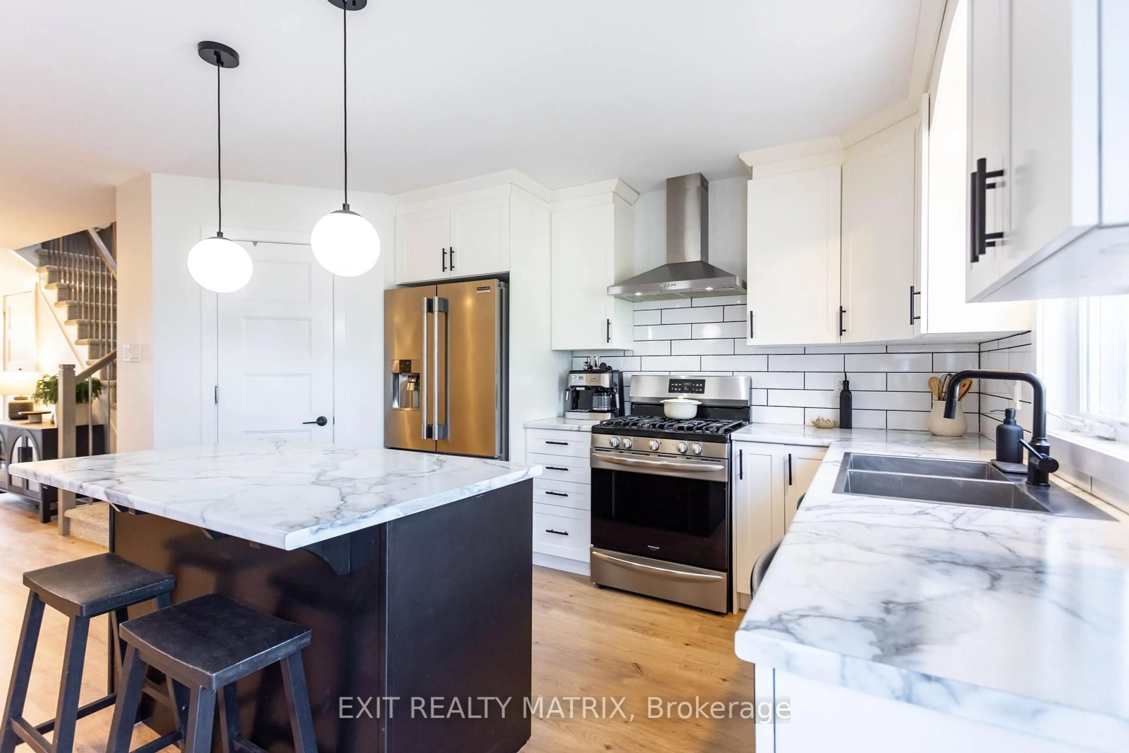 Open concept kitchen, ceramic/tile floor for 275 Belfort St, Russell Ontario K0A 1W0