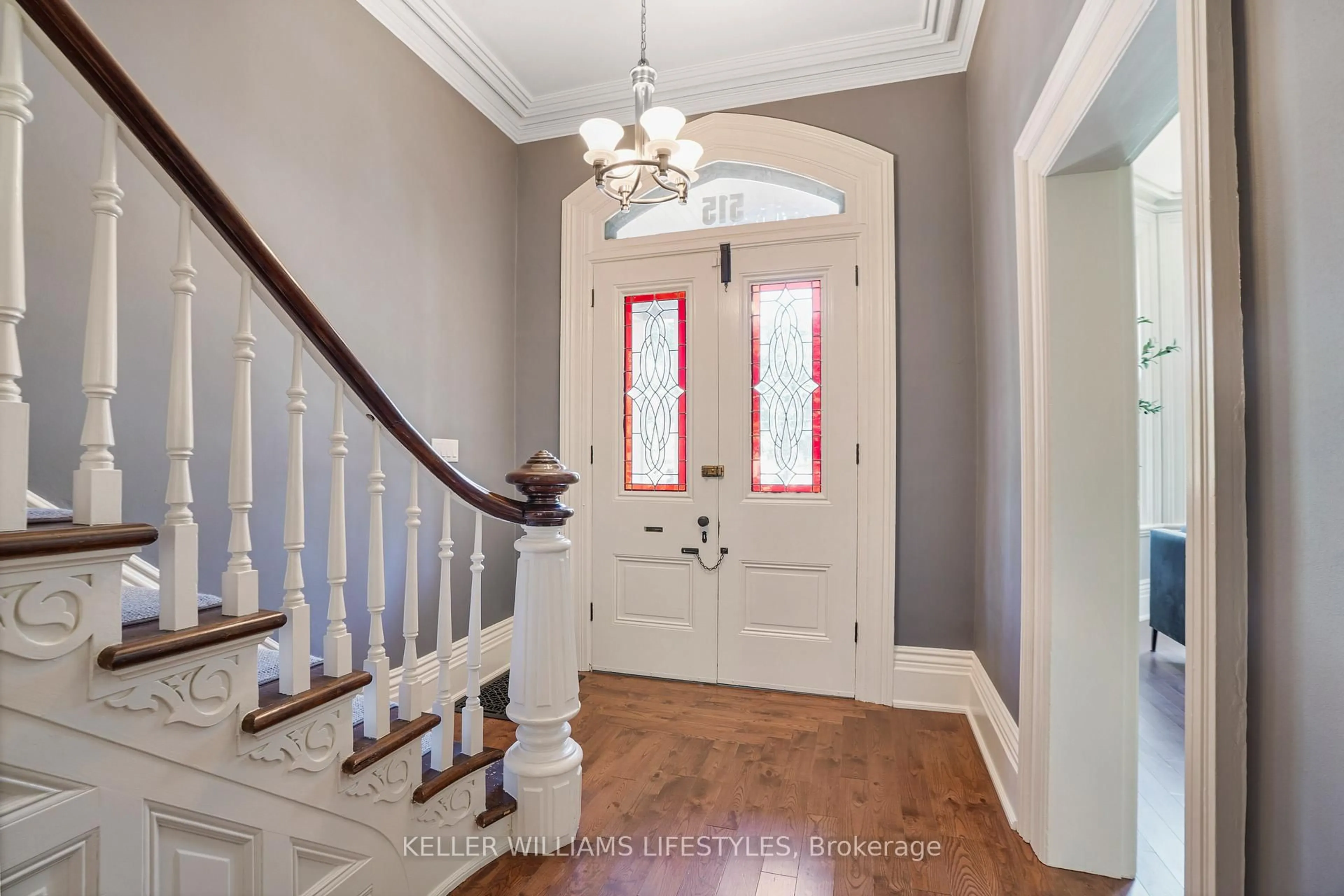 Indoor entryway for 515 William St, London East Ontario N6B 3E5