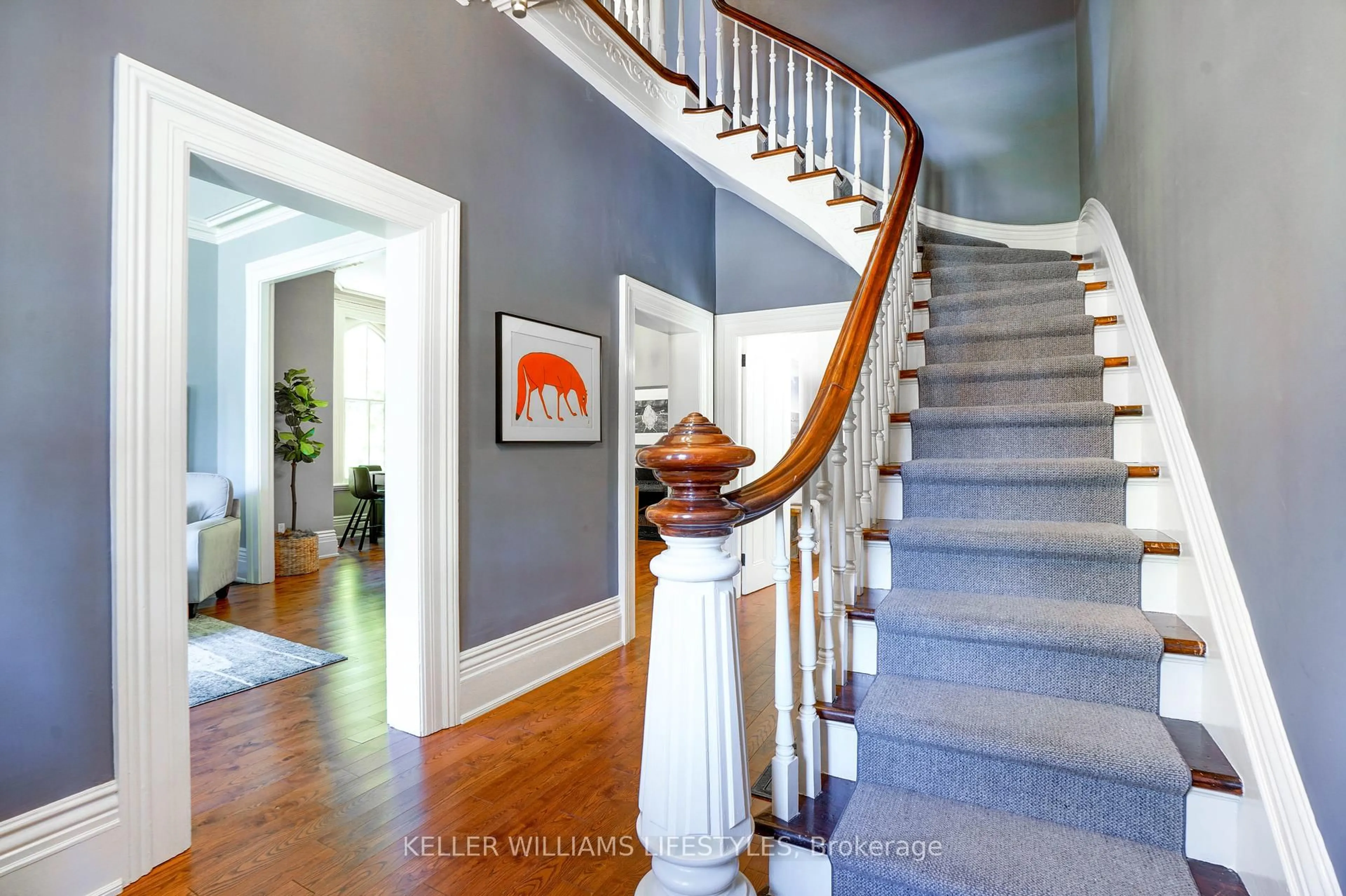 Indoor entryway for 515 William St, London East Ontario N6B 3E5