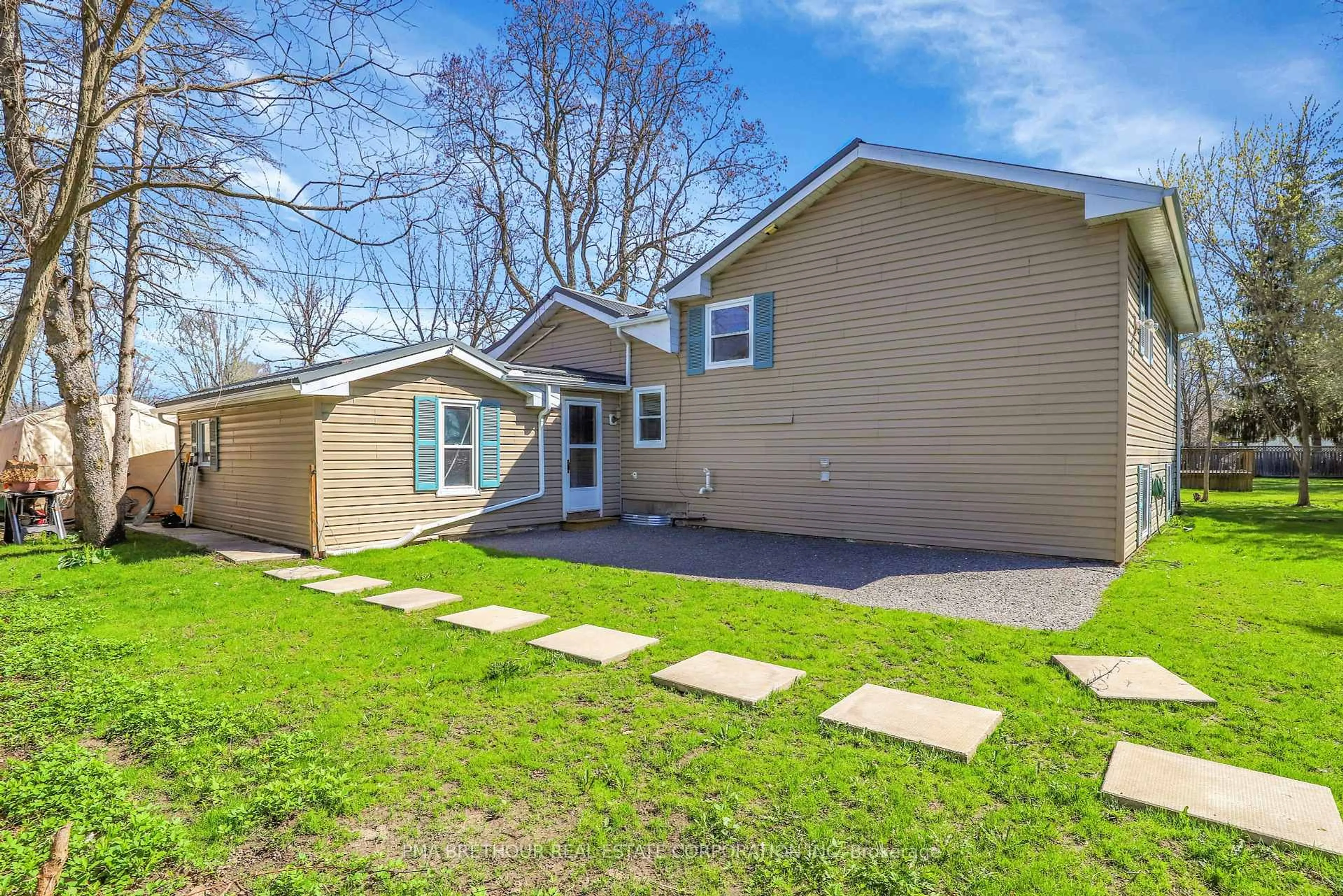 Home with vinyl exterior material, street for 112 Drummond St, Merrickville-Wolford Ontario K0G 1N0
