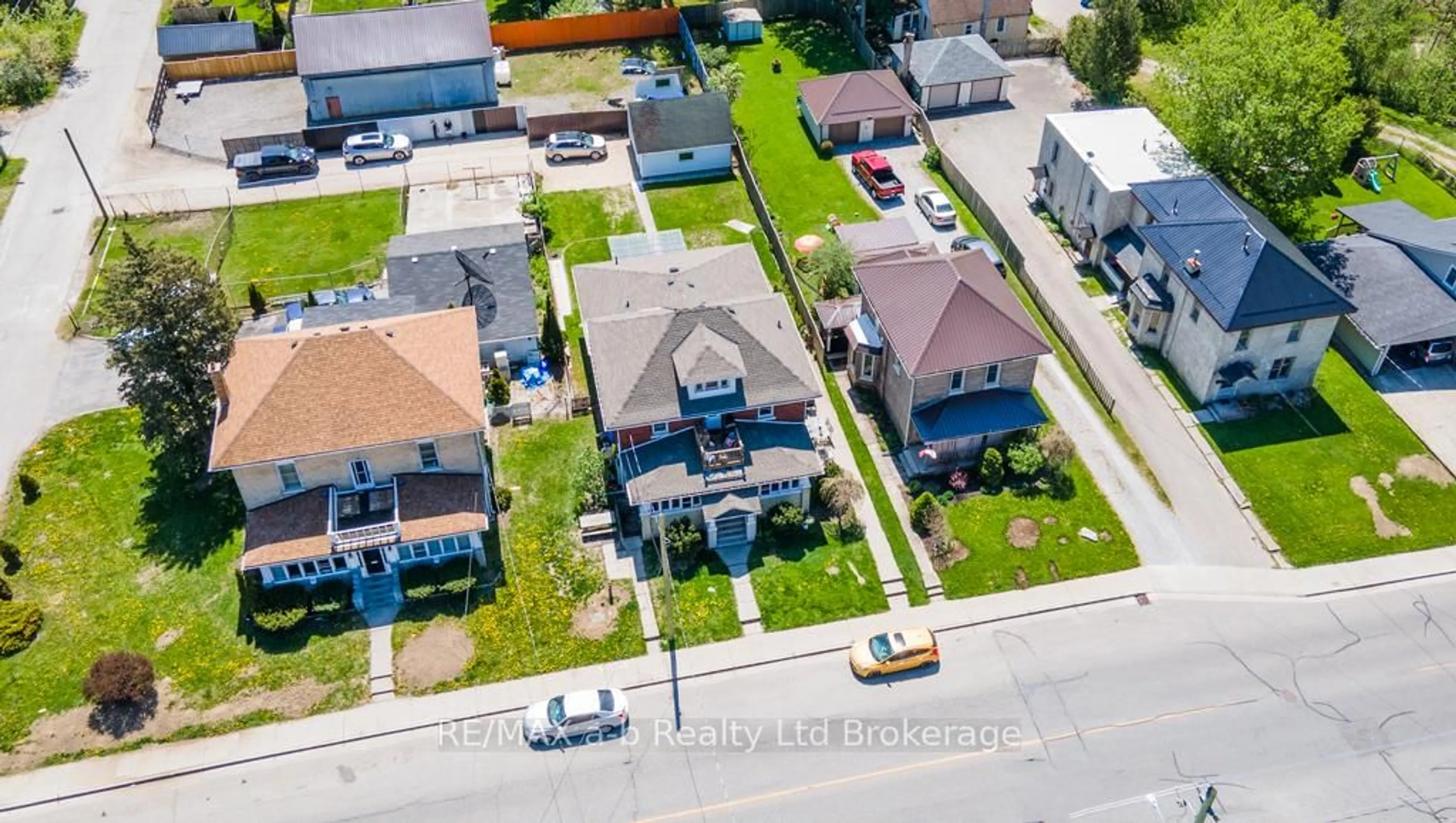 A pic from outside/outdoor area/front of a property/back of a property/a pic from drone, street for 57 Baldwin St, Tillsonburg Ontario N4G 2K4