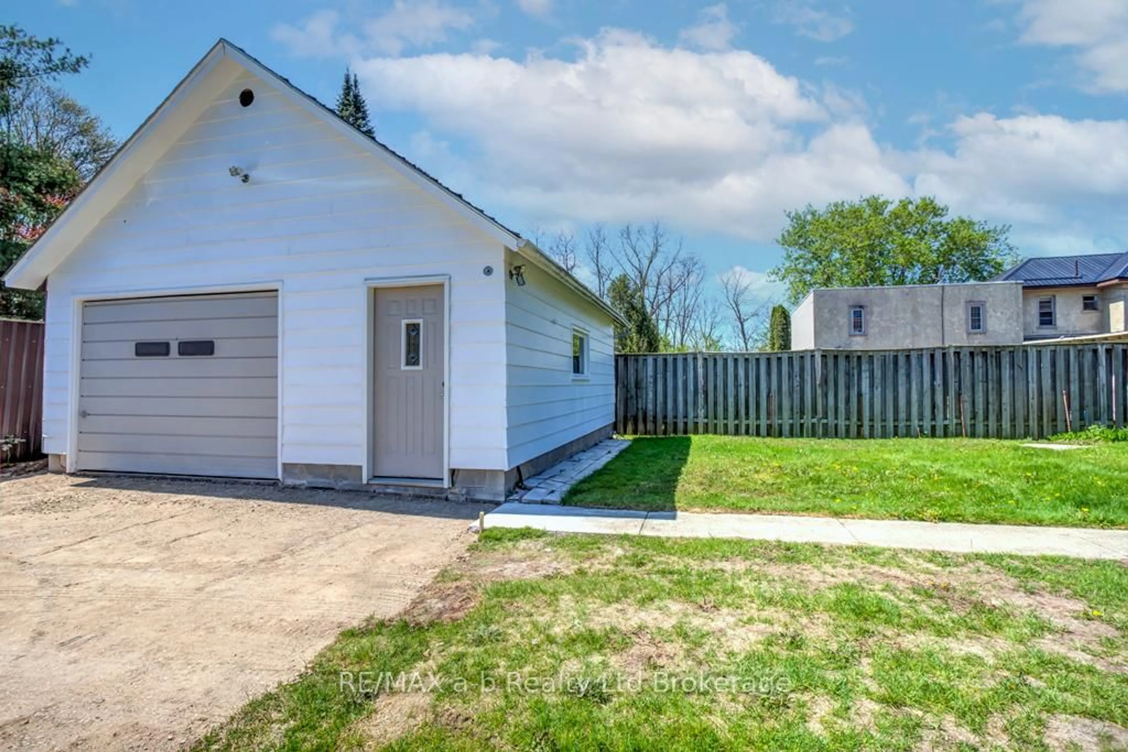 Unknown for 57 Baldwin St, Tillsonburg Ontario N4G 2K4