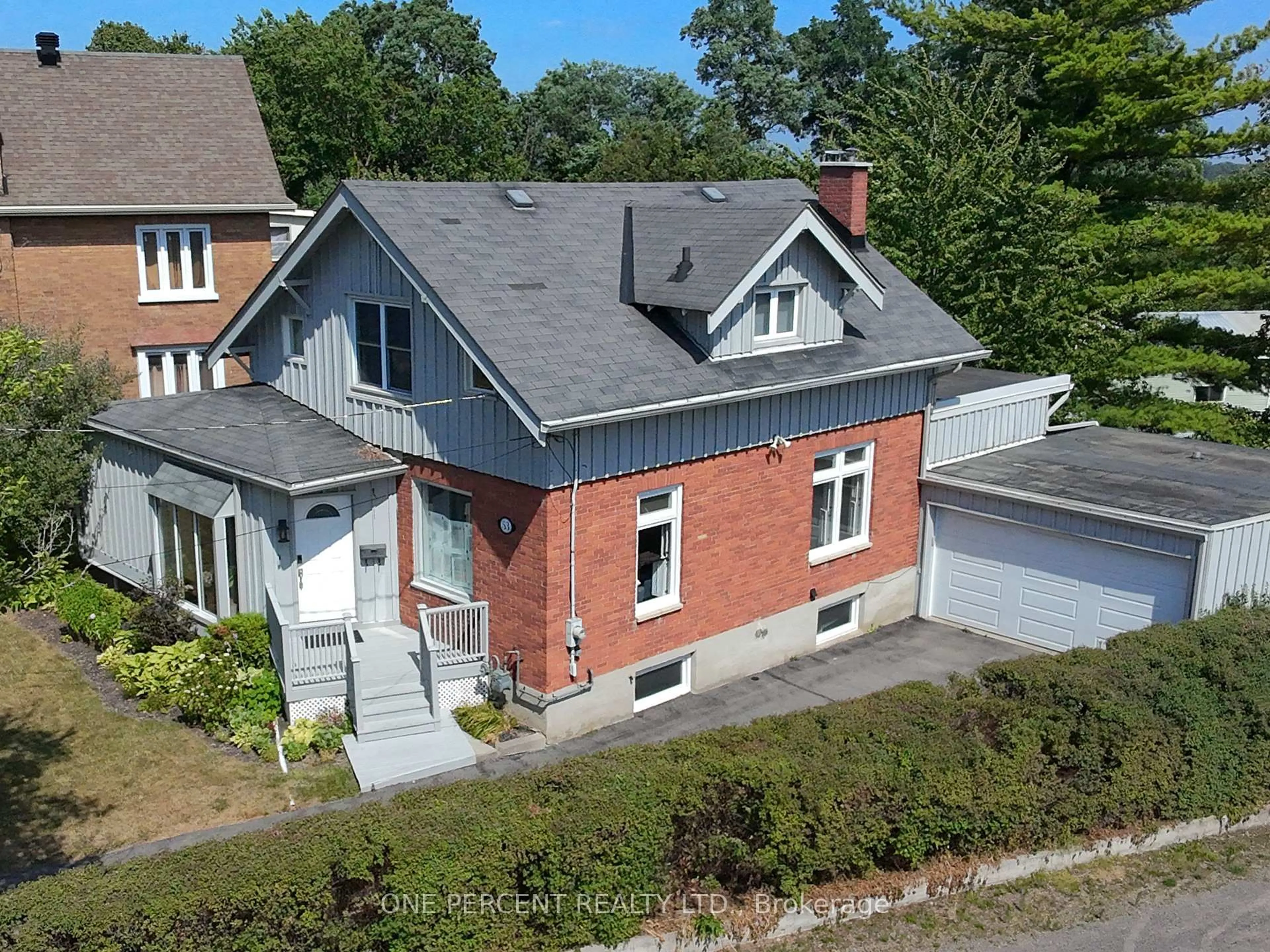 A pic from outside/outdoor area/front of a property/back of a property/a pic from drone, building for 53 HIGHLAND Ave, Belleville Ontario K8P 3R2