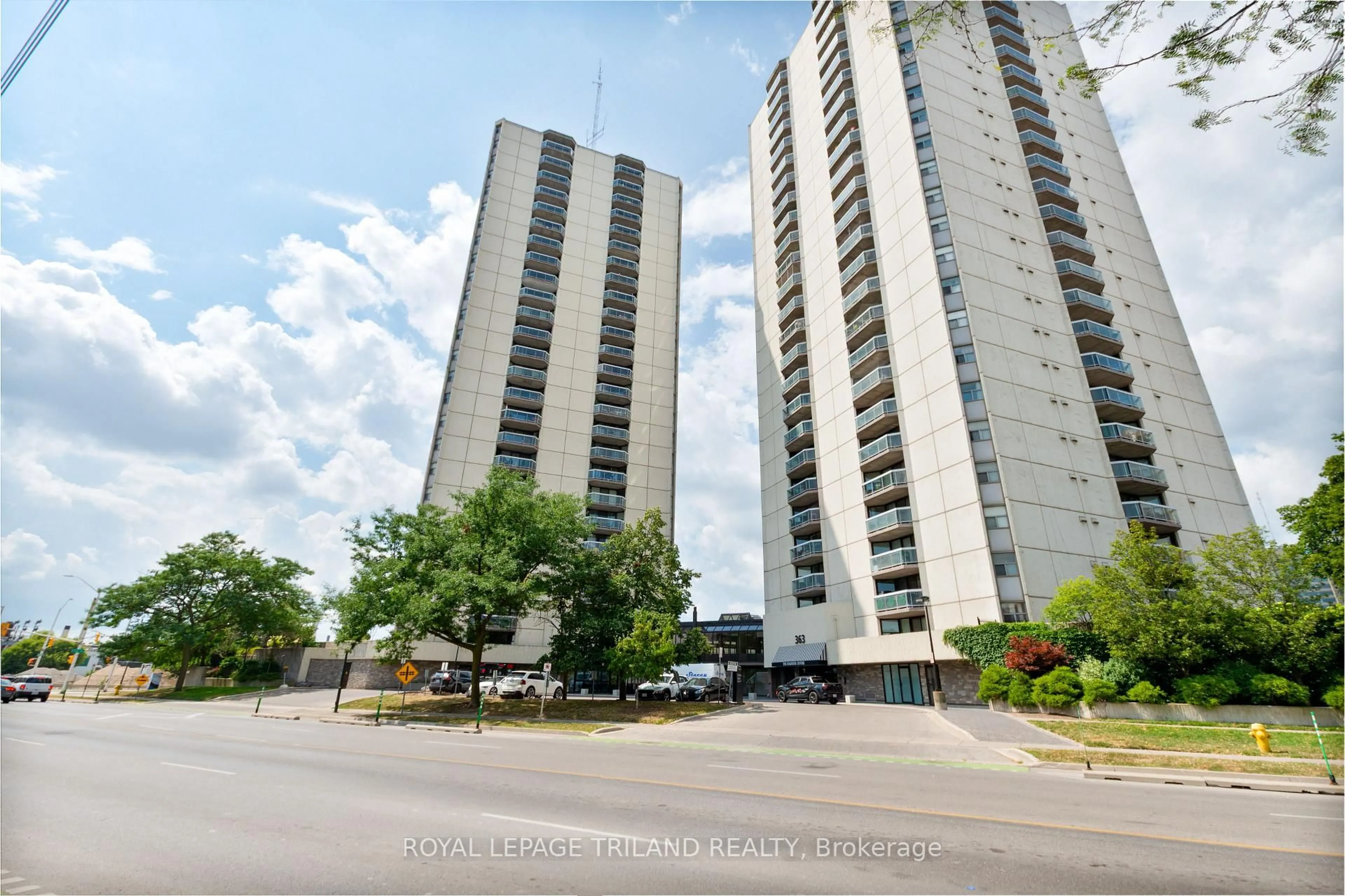 A pic from outside/outdoor area/front of a property/back of a property/a pic from drone, unknown for 323 Colborne St #2703, London East Ontario N6B 3N8