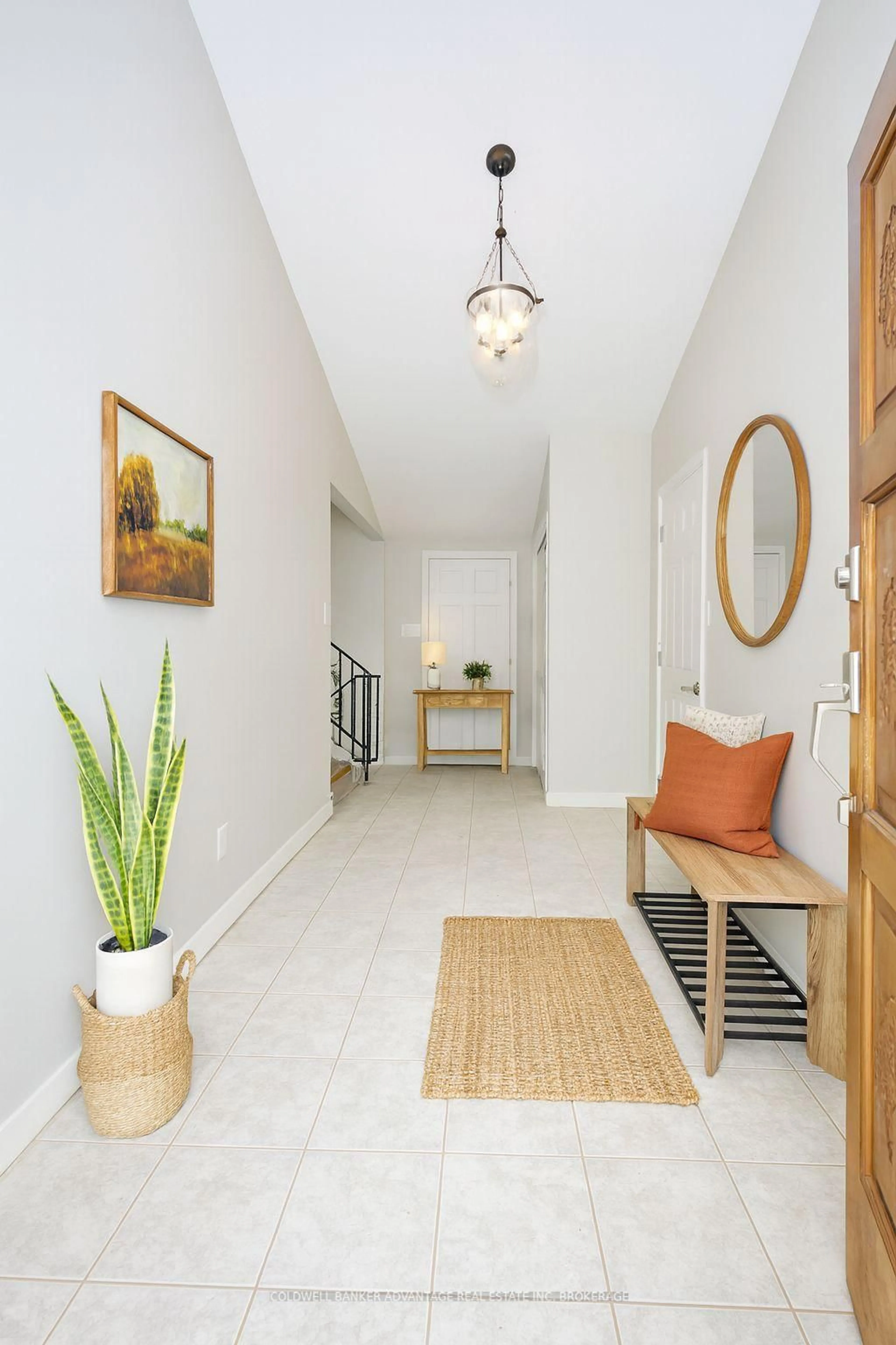 Indoor entryway for 5 Cartier Crt, Welland Ontario L3B 1A3