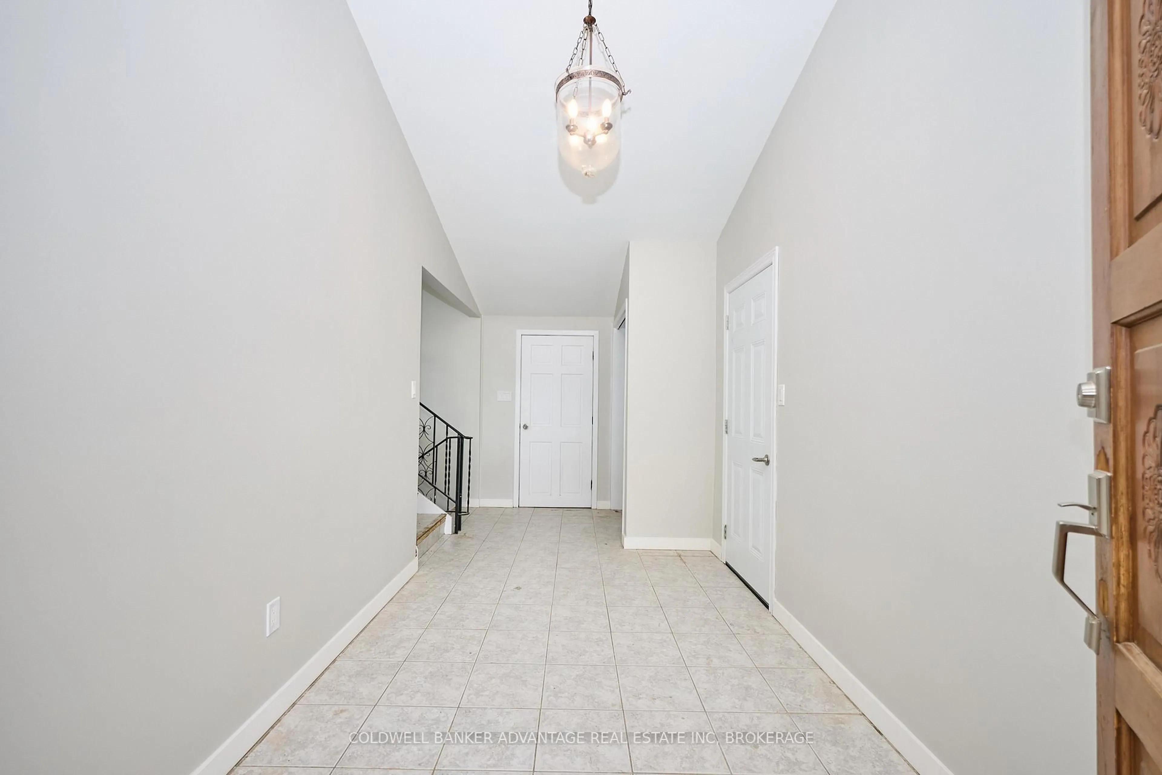 Indoor entryway for 5 Cartier Crt, Welland Ontario L3B 1A3