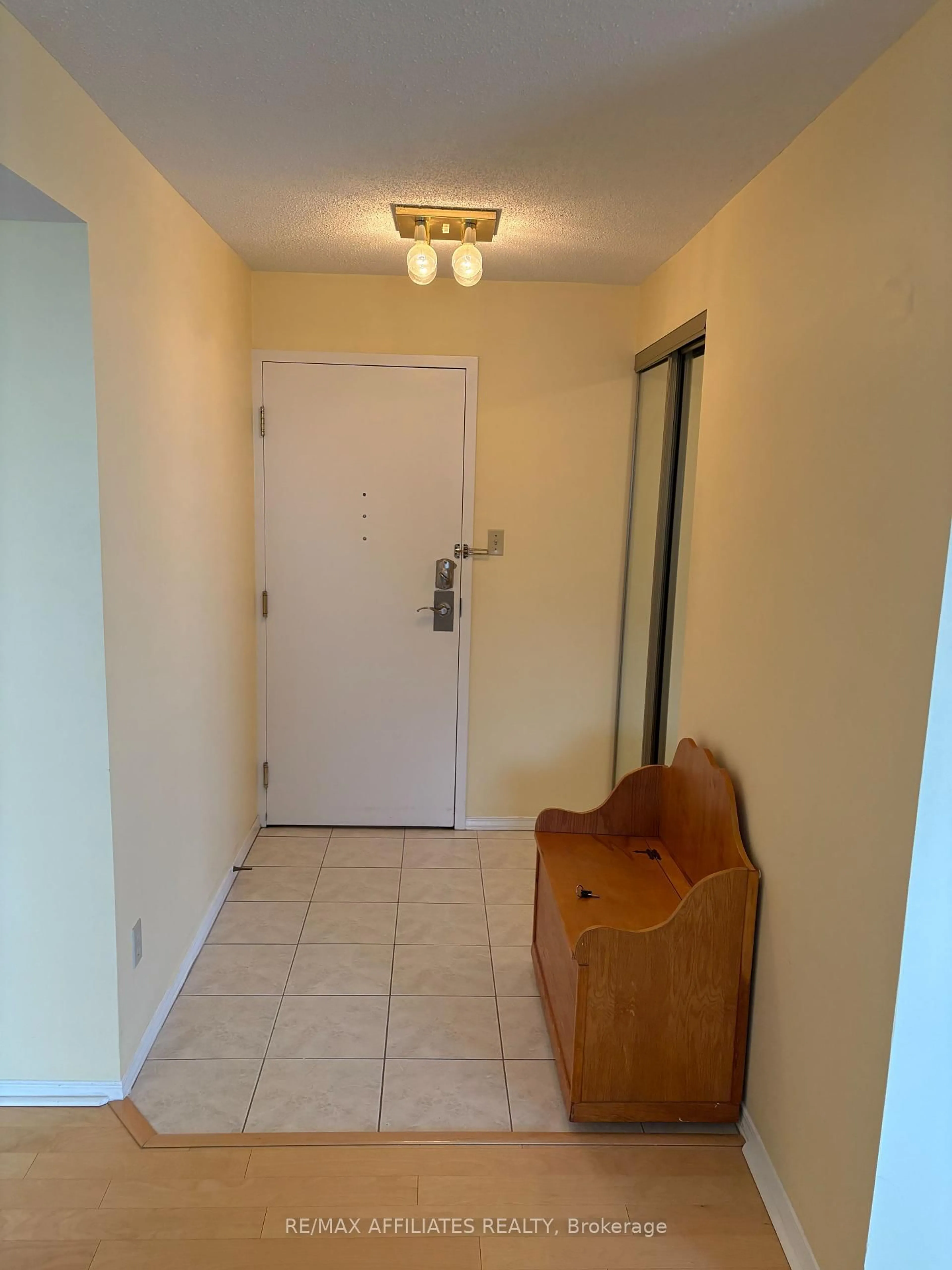 Unknown for 1705 Playfair Dr #811, Ottawa Ontario K1H 8P6