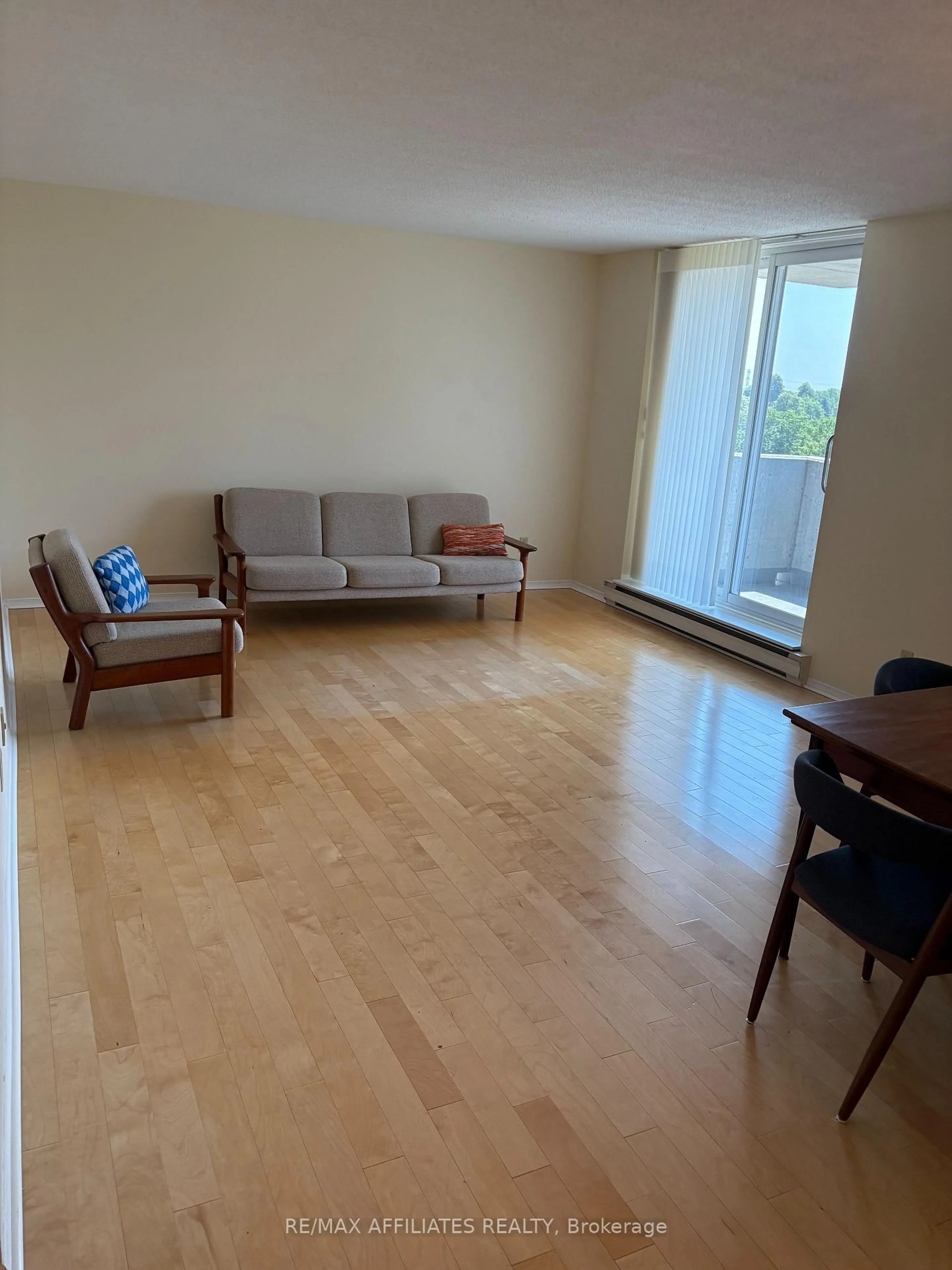 A pic of a room for 1705 Playfair Dr #811, Ottawa Ontario K1H 8P6