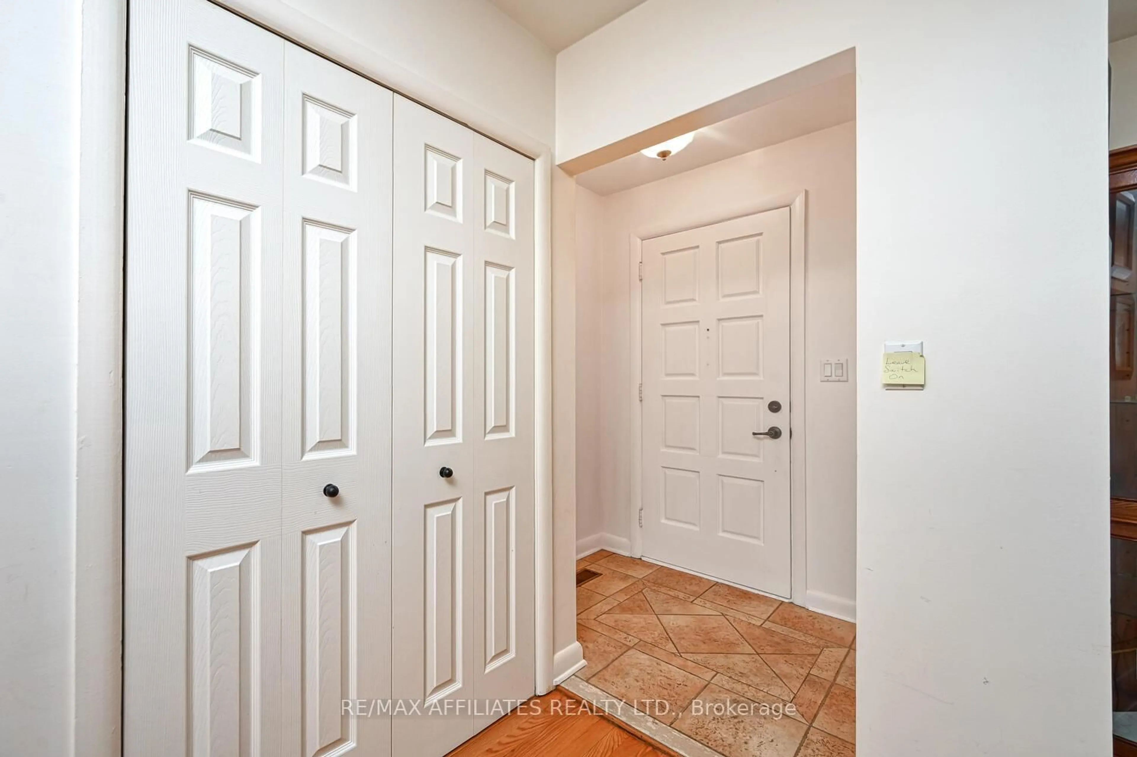 Indoor entryway for 56 MARSHA Dr, Smiths Falls Ontario K7A 3X5