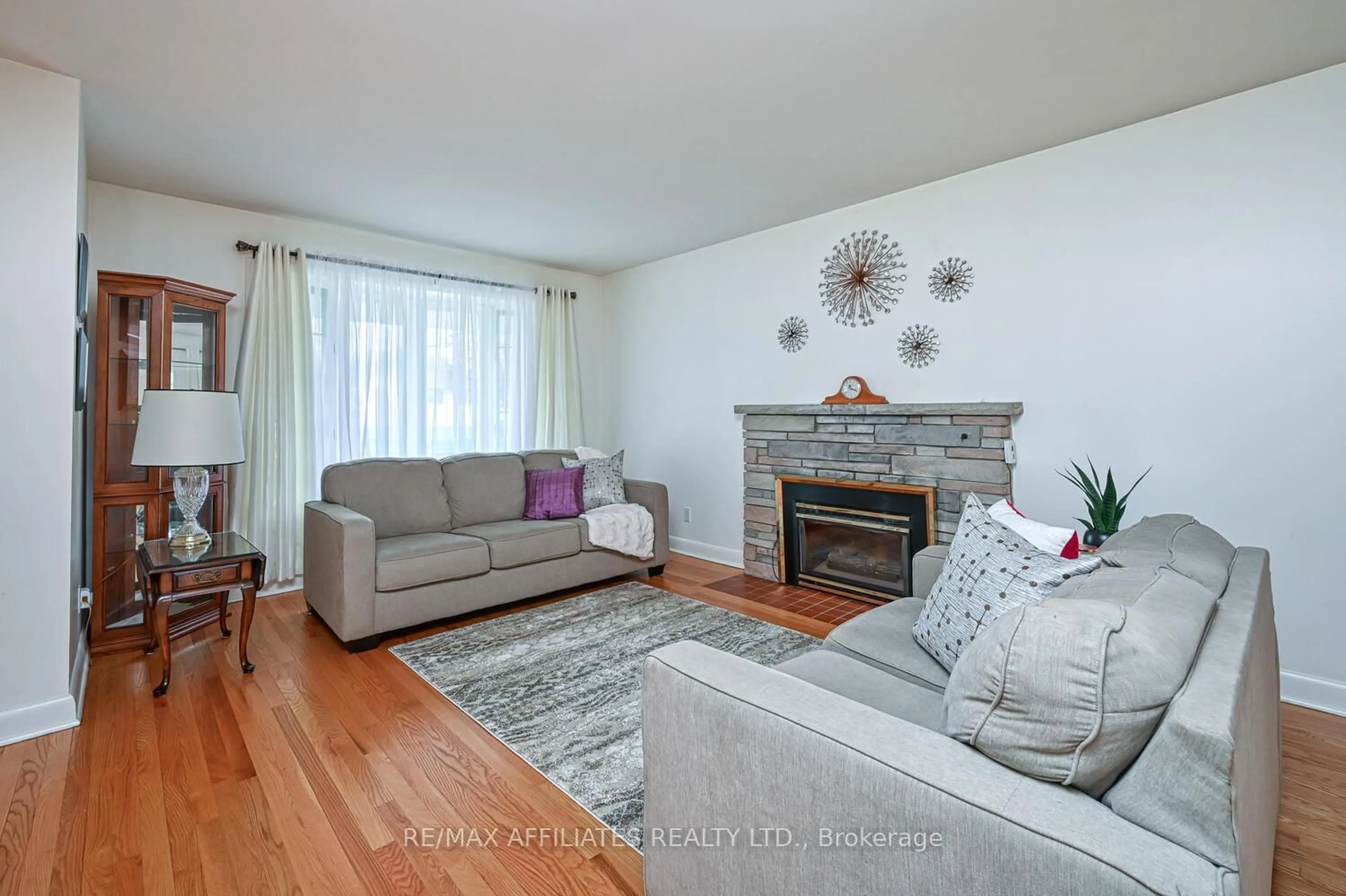 Living room with furniture, wood/laminate floor for 56 MARSHA Dr, Smiths Falls Ontario K7A 3X5