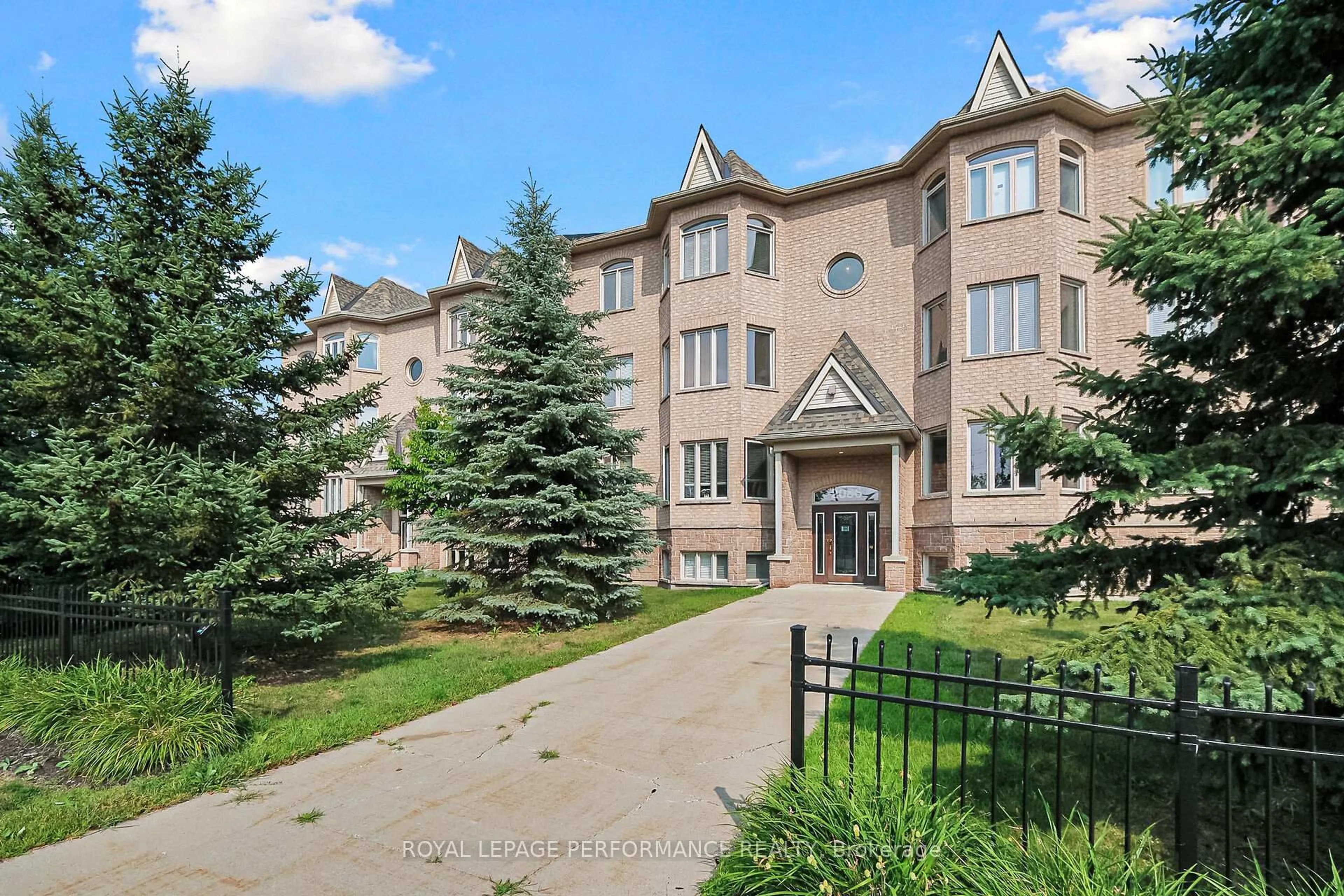 Patio, unknown for 2086 Valin St #7, Orleans Ontario K4A 0C1