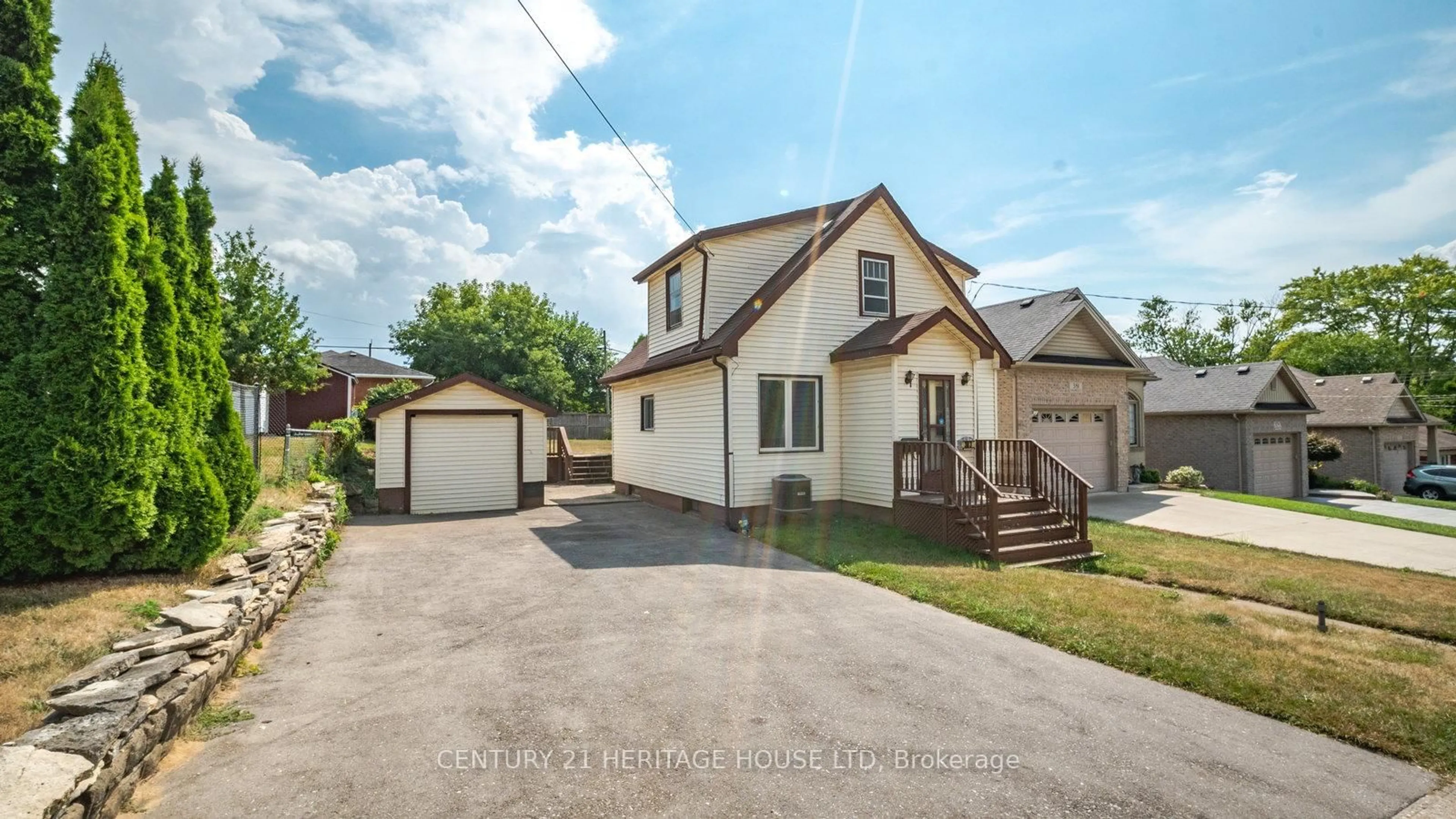 A pic from outside/outdoor area/front of a property/back of a property/a pic from drone, street for 383 Marlborough St, Brantford Ontario N3S 4V3