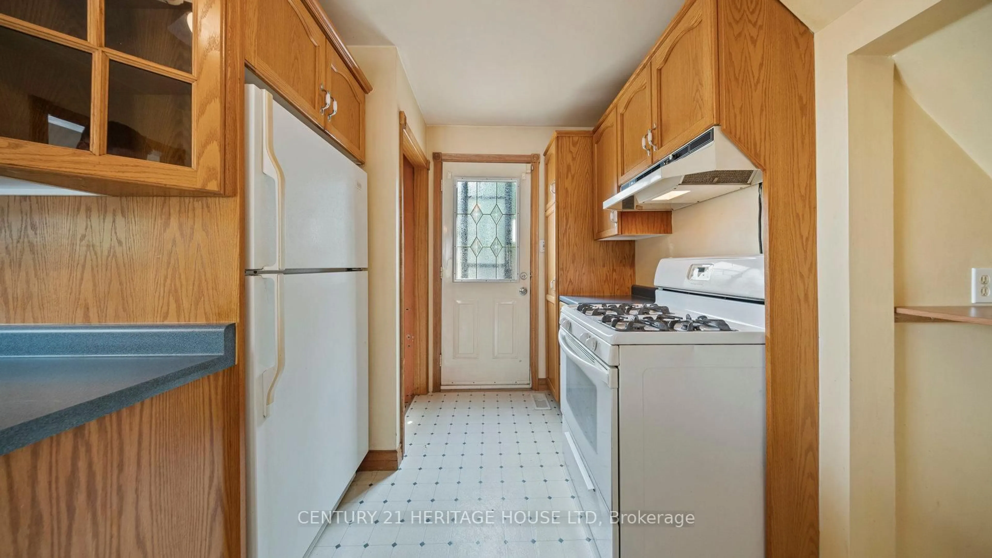 Standard kitchen, ceramic/tile floor for 383 Marlborough St, Brantford Ontario N3S 4V3
