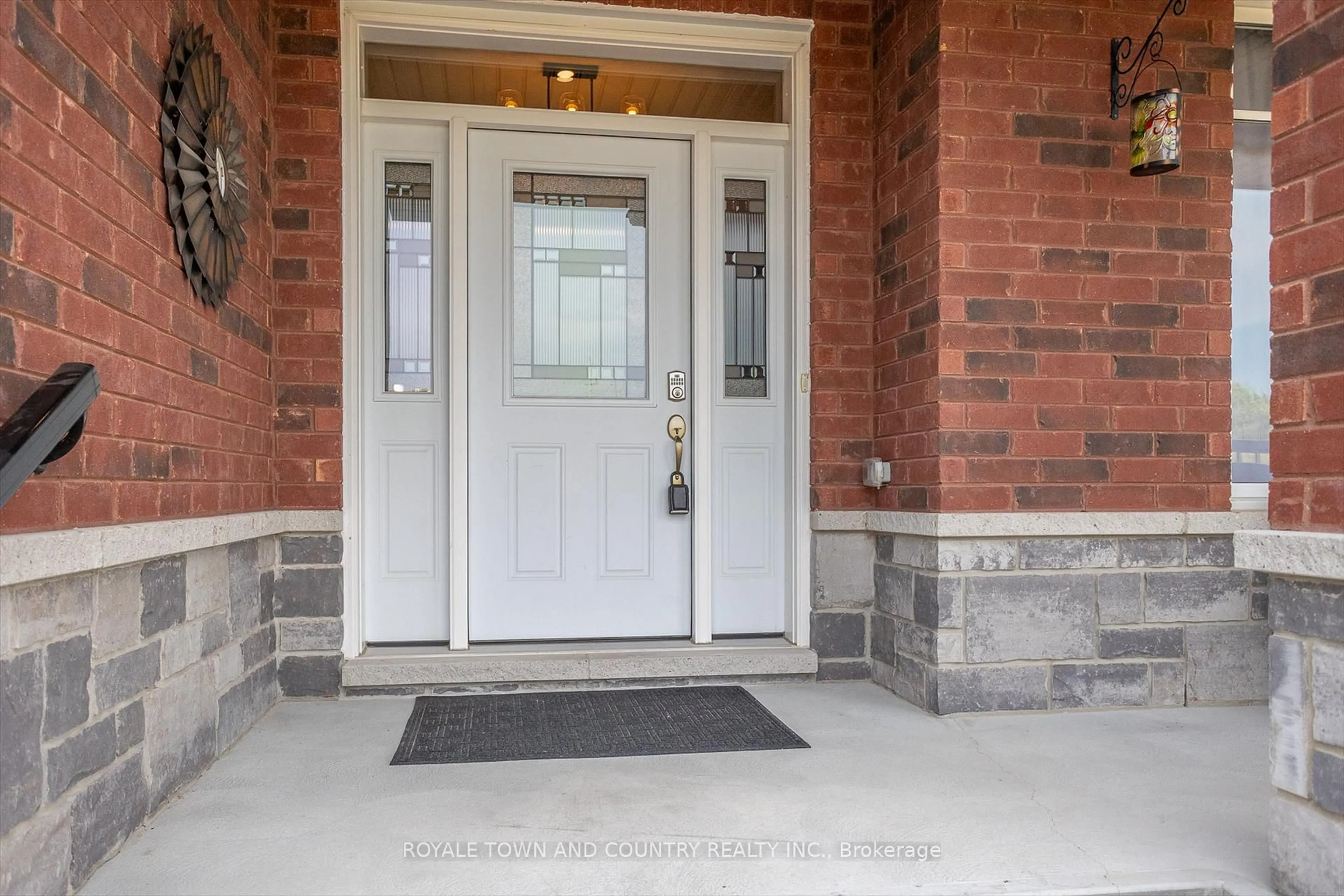 Indoor entryway for 239 ST.PETER St, Kawartha Lakes Ontario K9V 5E3