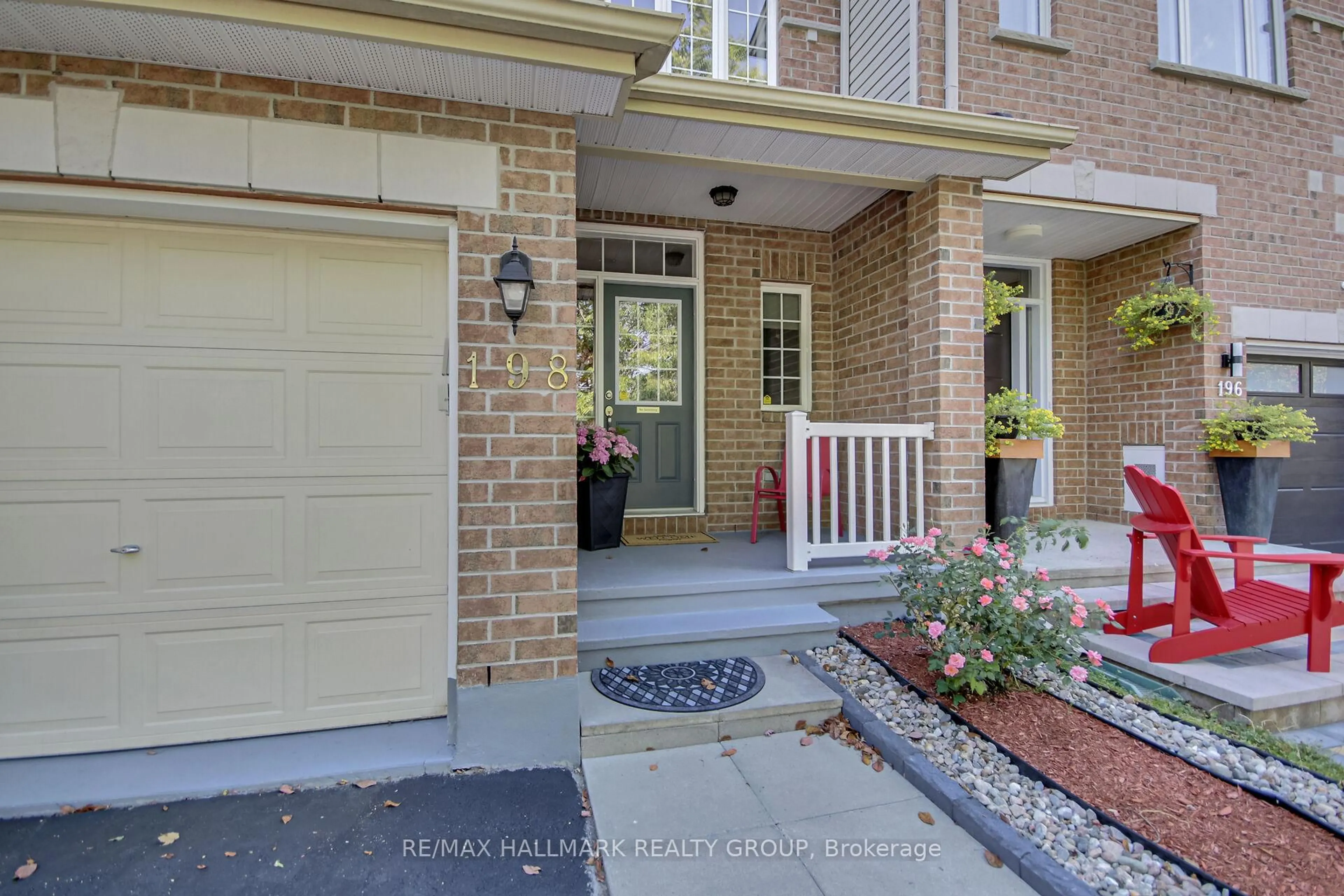 Indoor entryway for 198 Tandalee Cres, Ottawa Ontario K2M 0A2